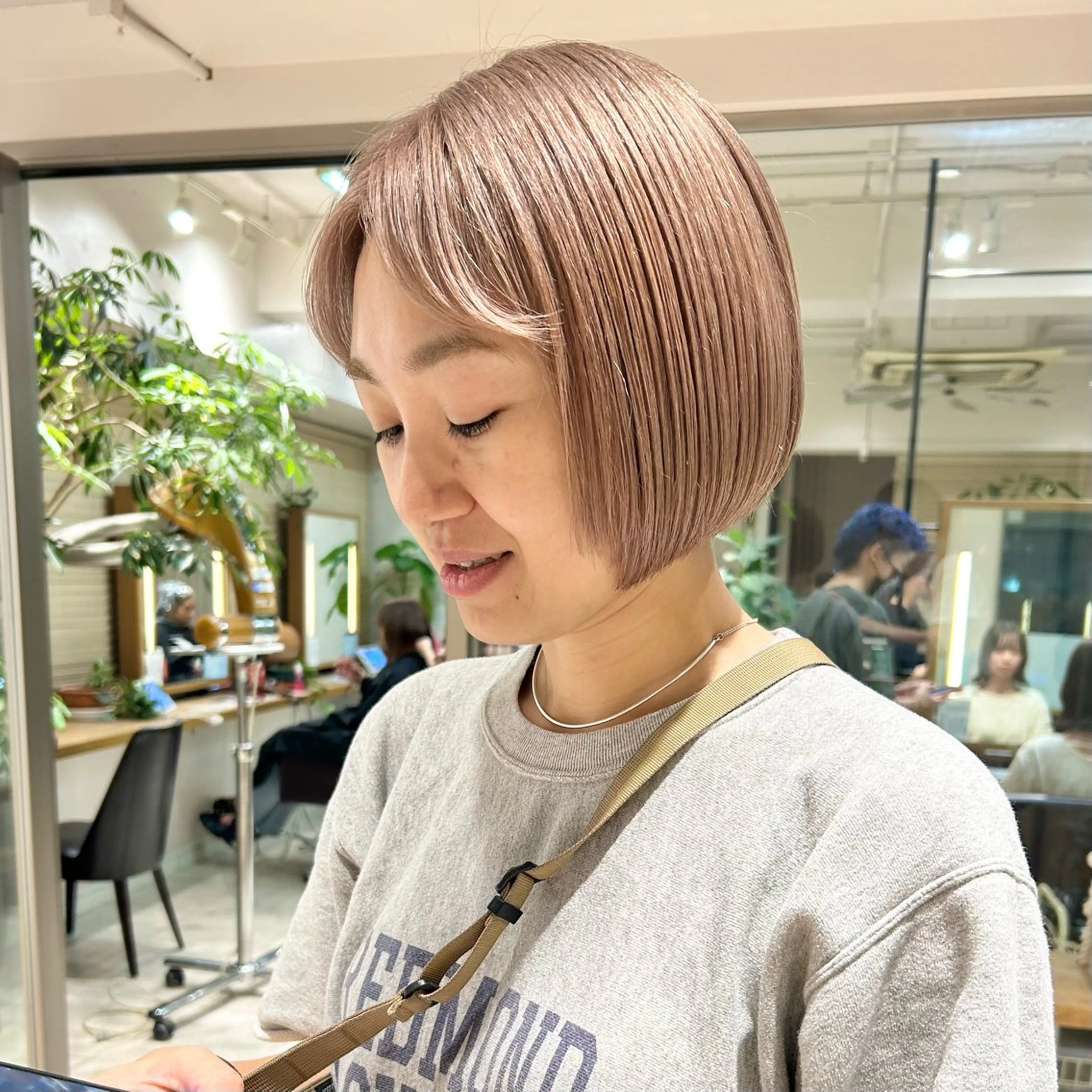 ショート カラー ベージュカラー ピンクカラー ボブ カット ヘアカラー トリートメント ヘアセット ハイトーン/ブリーチ 似合せカット/パーマのヘアスタイル