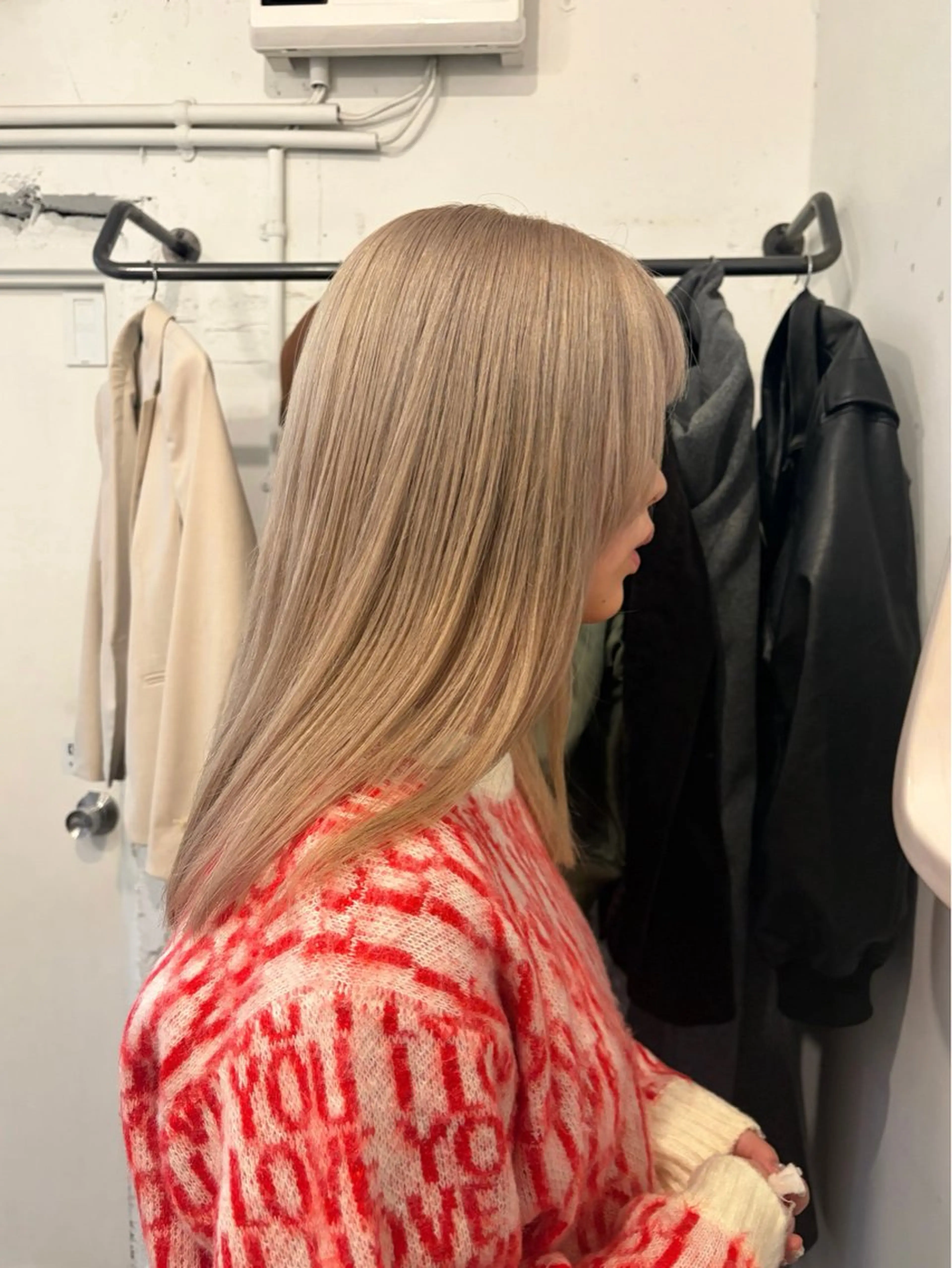 セミロング カラー ベージュカラー ブリーチ ミルクティーベージュ ホワイトミルクティーベージュ カット ヘアカラー トリートメント ＊UNU＊ RICOのヘアスタイル