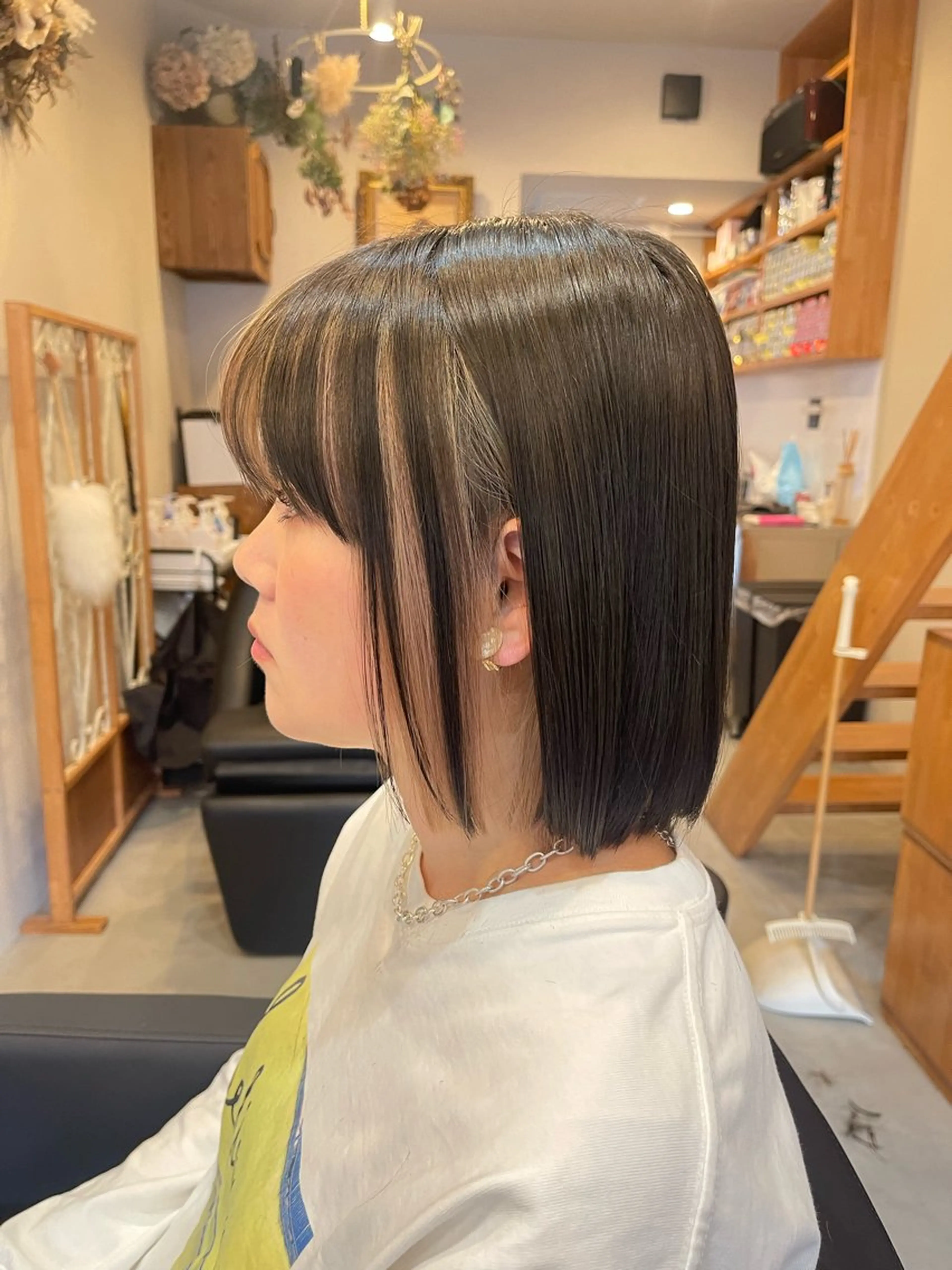 ミディアム カラー nowhere ノーウェアのヘアスタイル