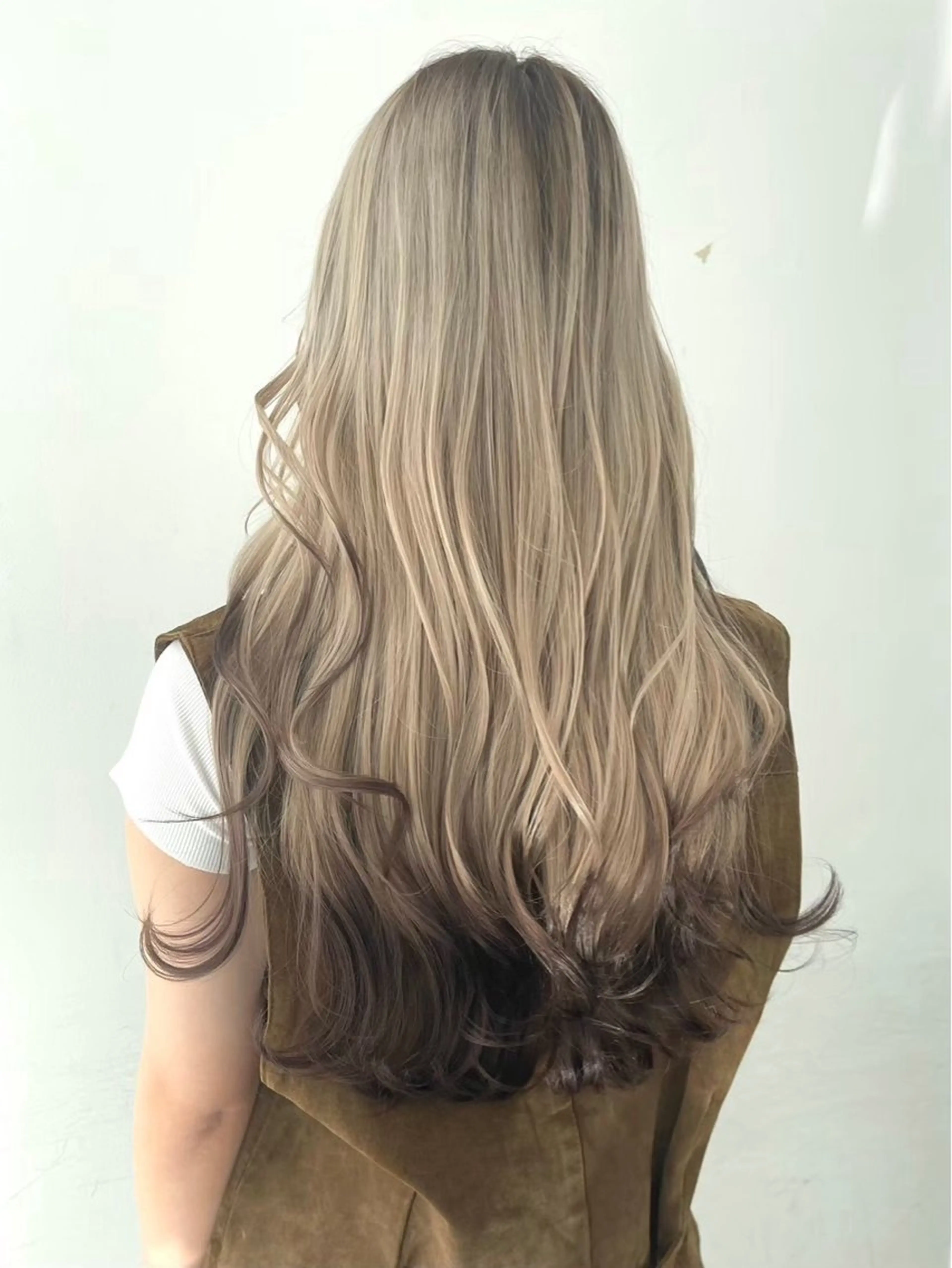 カラー ✩.*Aise⟡.· 艶カラー🐈‍⬛🩶のヘアスタイル