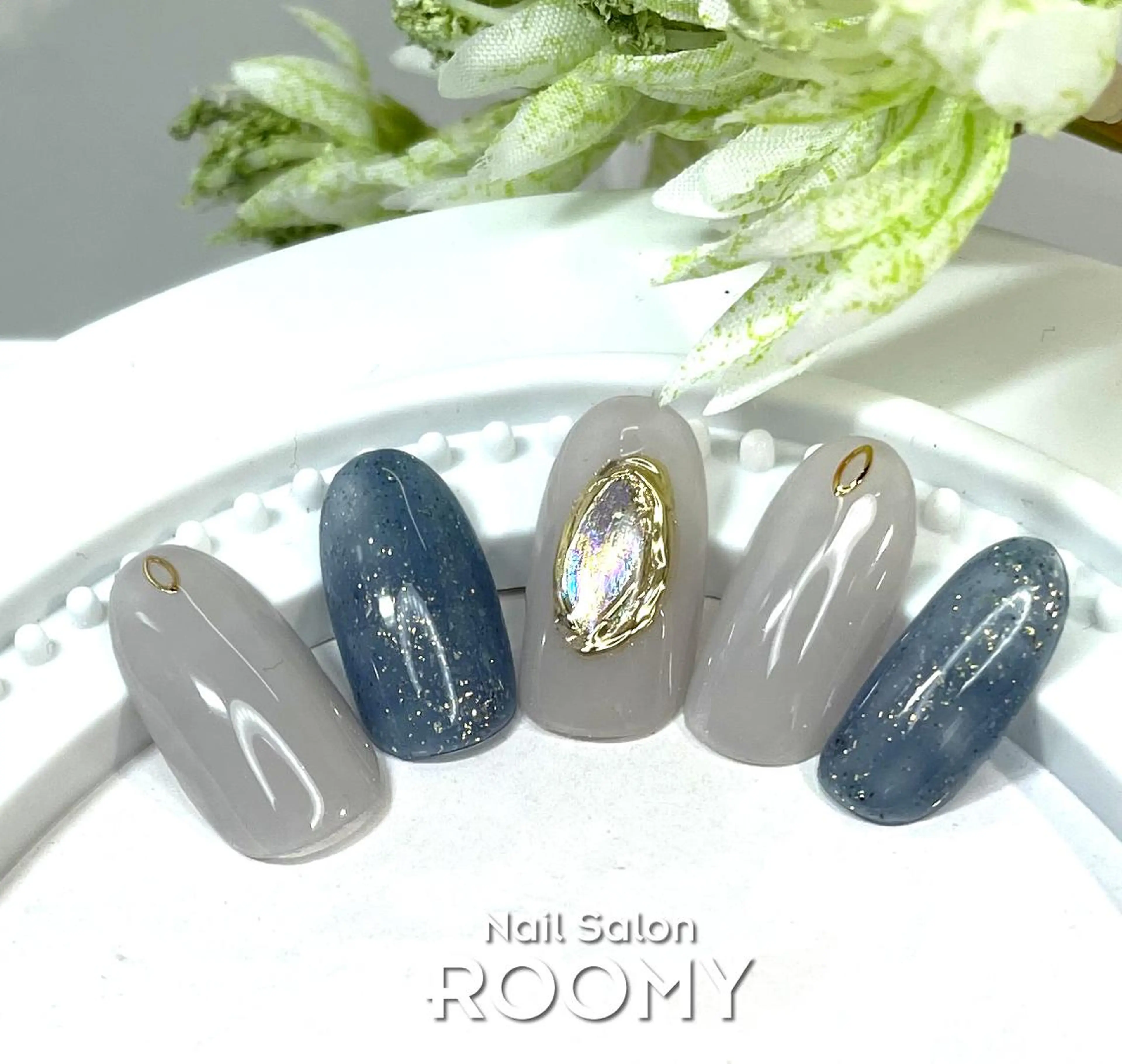 ネイル オーロラネイル ゴールド キラキラネイル ミラーネイル イワサキ のネイルデザイン