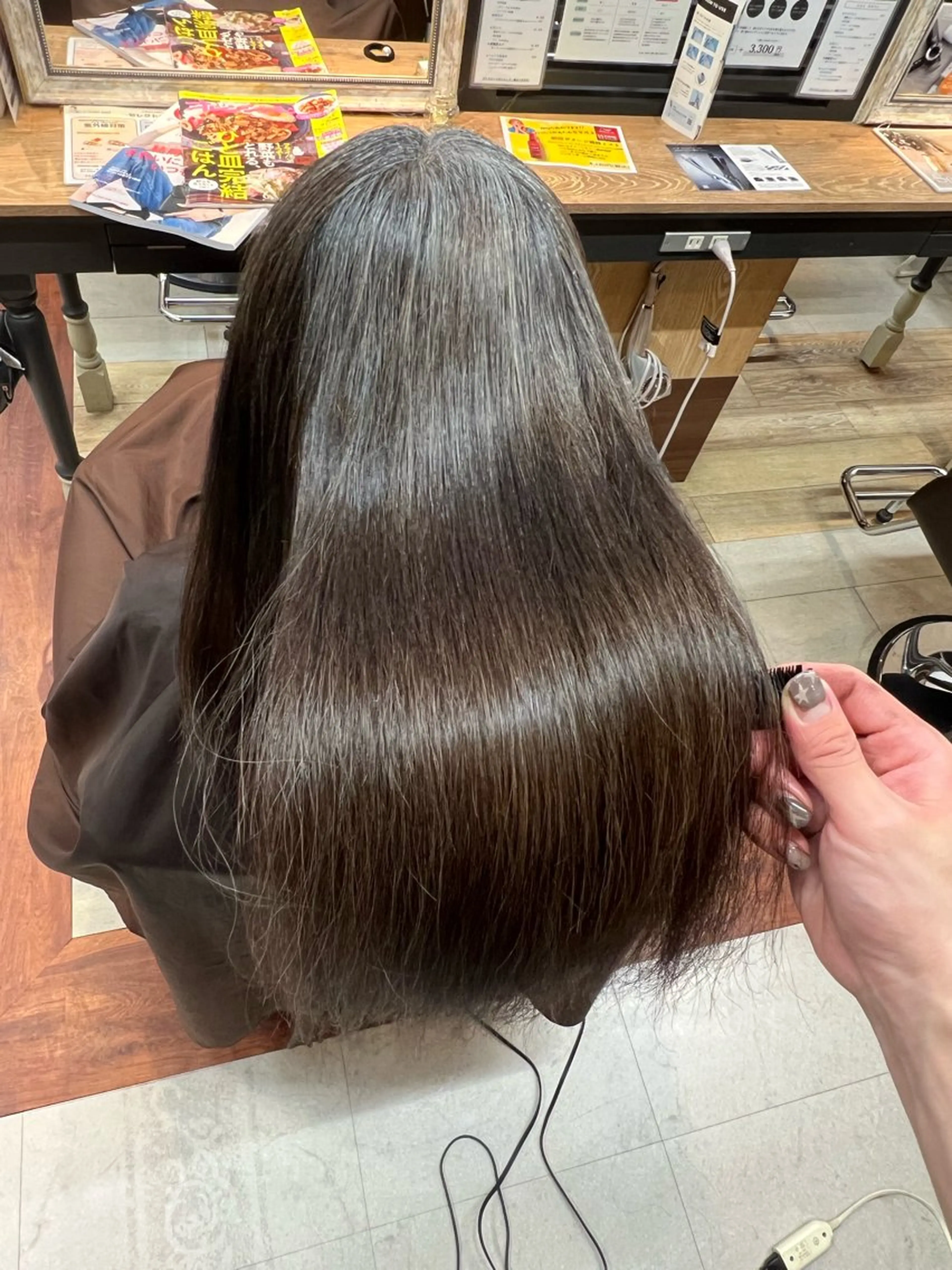 セミロング 縮毛矯正 ナカオ シュウヘイのヘアスタイル