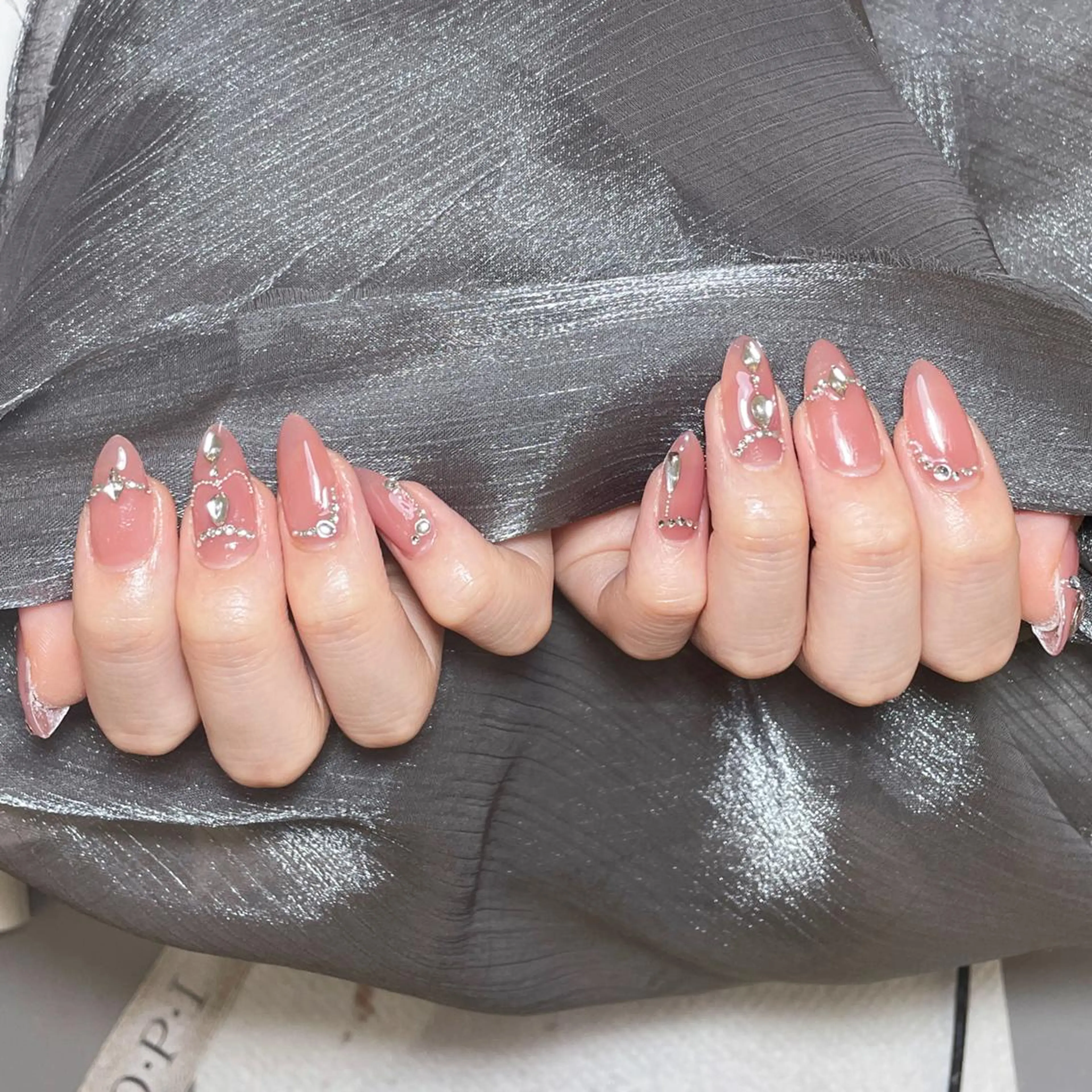 ネイル アートネイル オーロラネイル ガーリー キラキラネイル 韓国ネイル Leah 💅のネイルデザイン