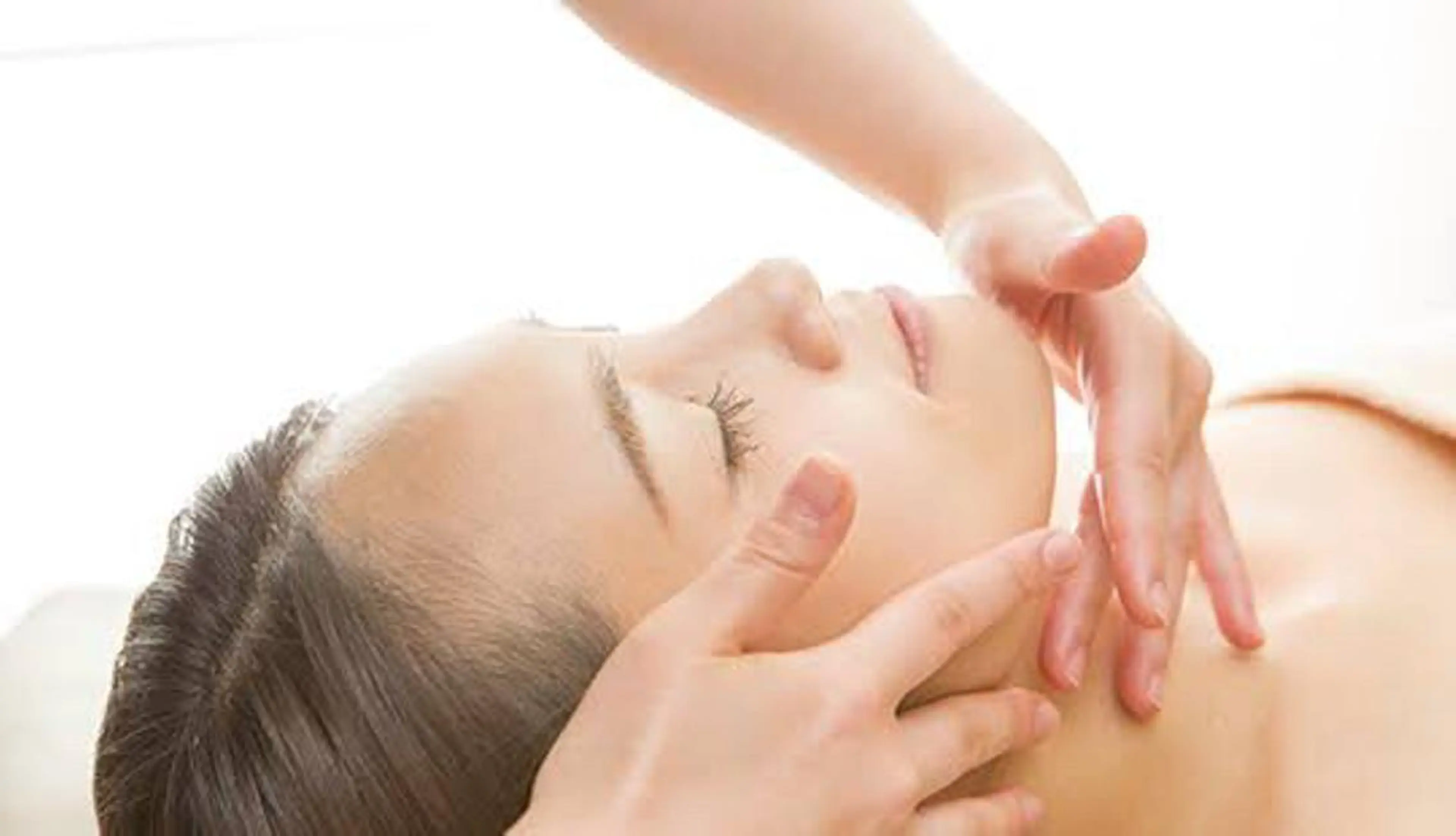 【顔脱毛】化粧ノリ良くなります！肌の色ワントーンアップ！産毛に対応してるSHR脱毛です👑パック付き🫧1回¥5000の写真