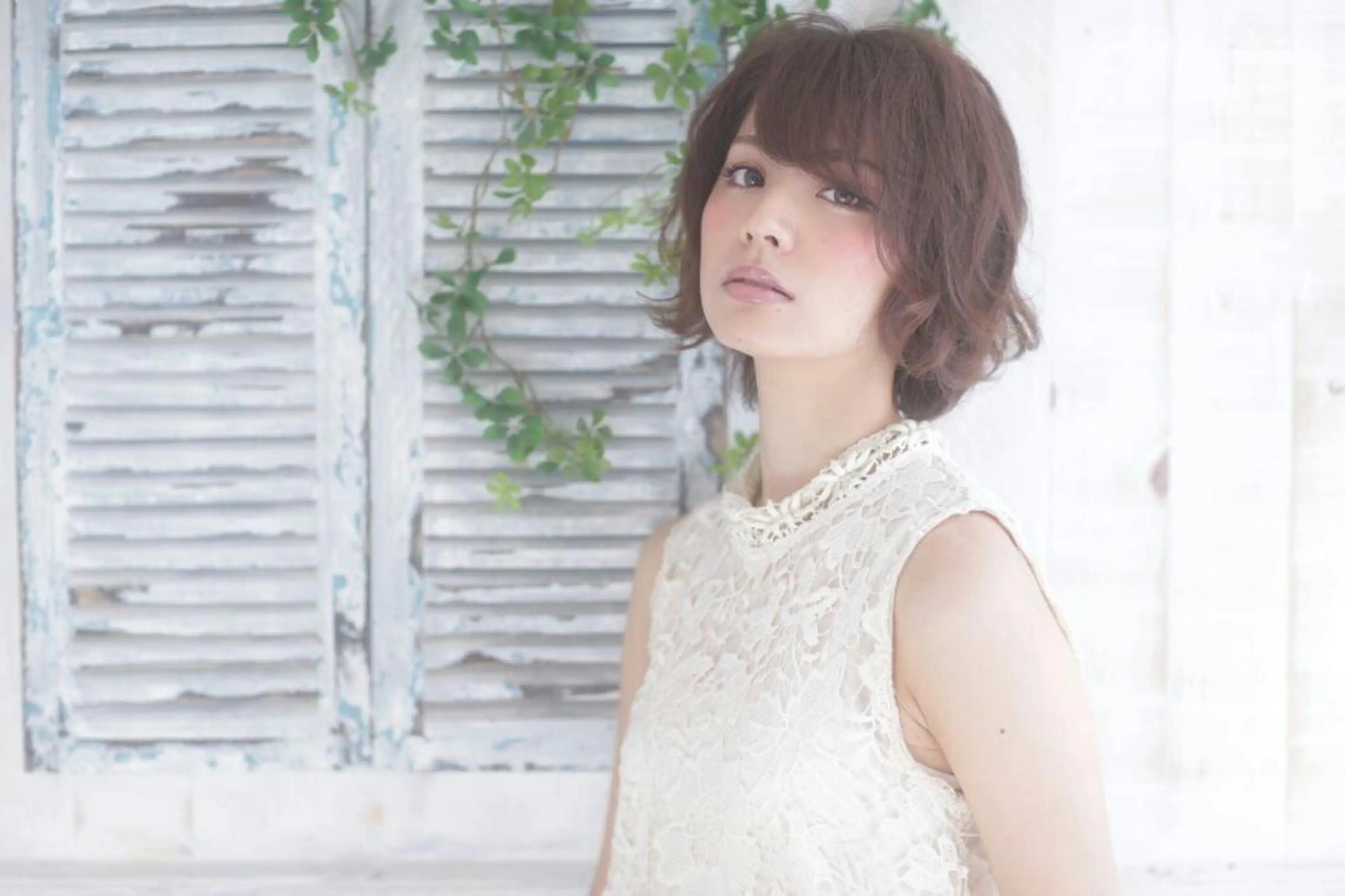 ミディアム 今中 小百合のヘアスタイル