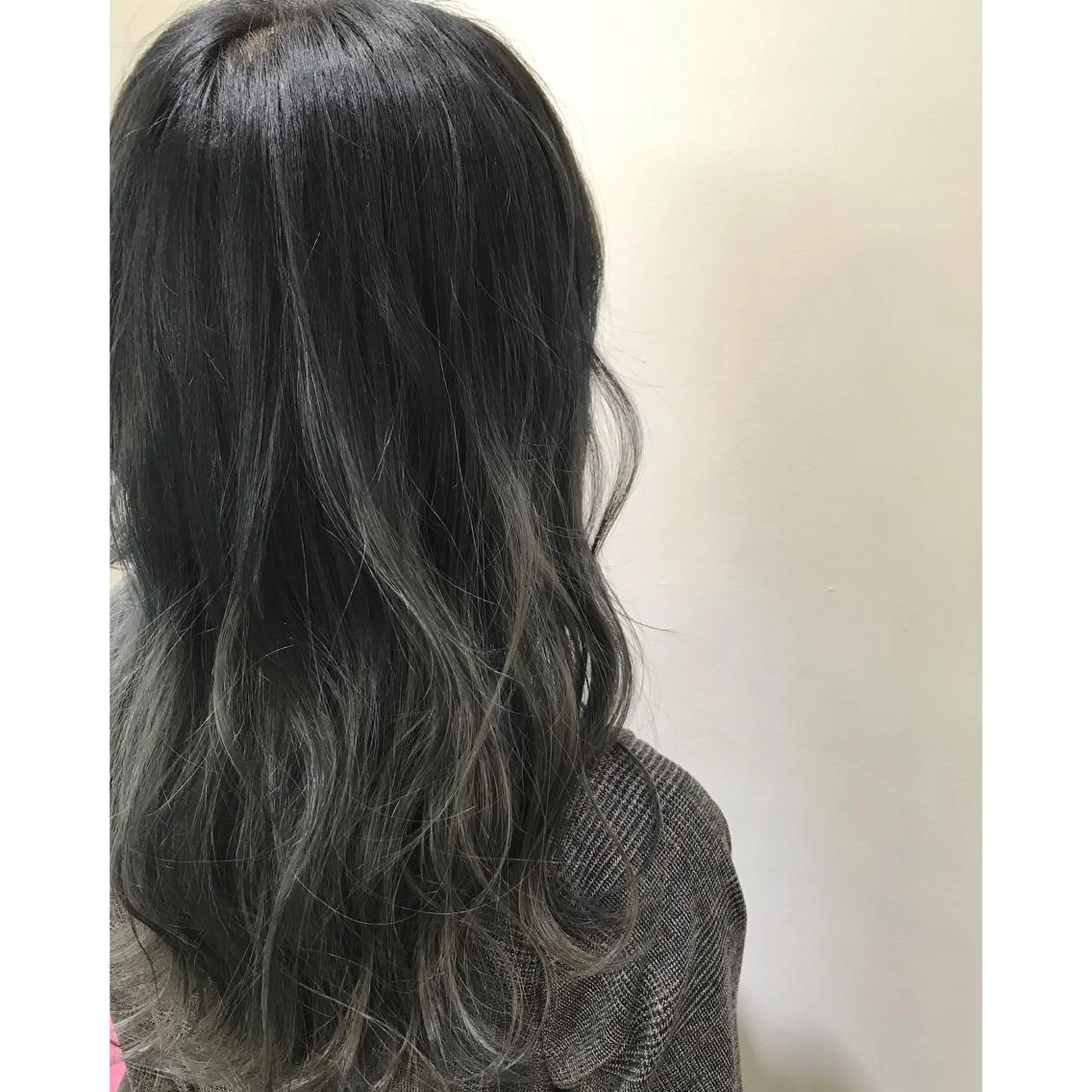 ロング カラー アディクシーカラー ブリーチ グレージュ 坂西 春果のマツエク・マツパデザイン