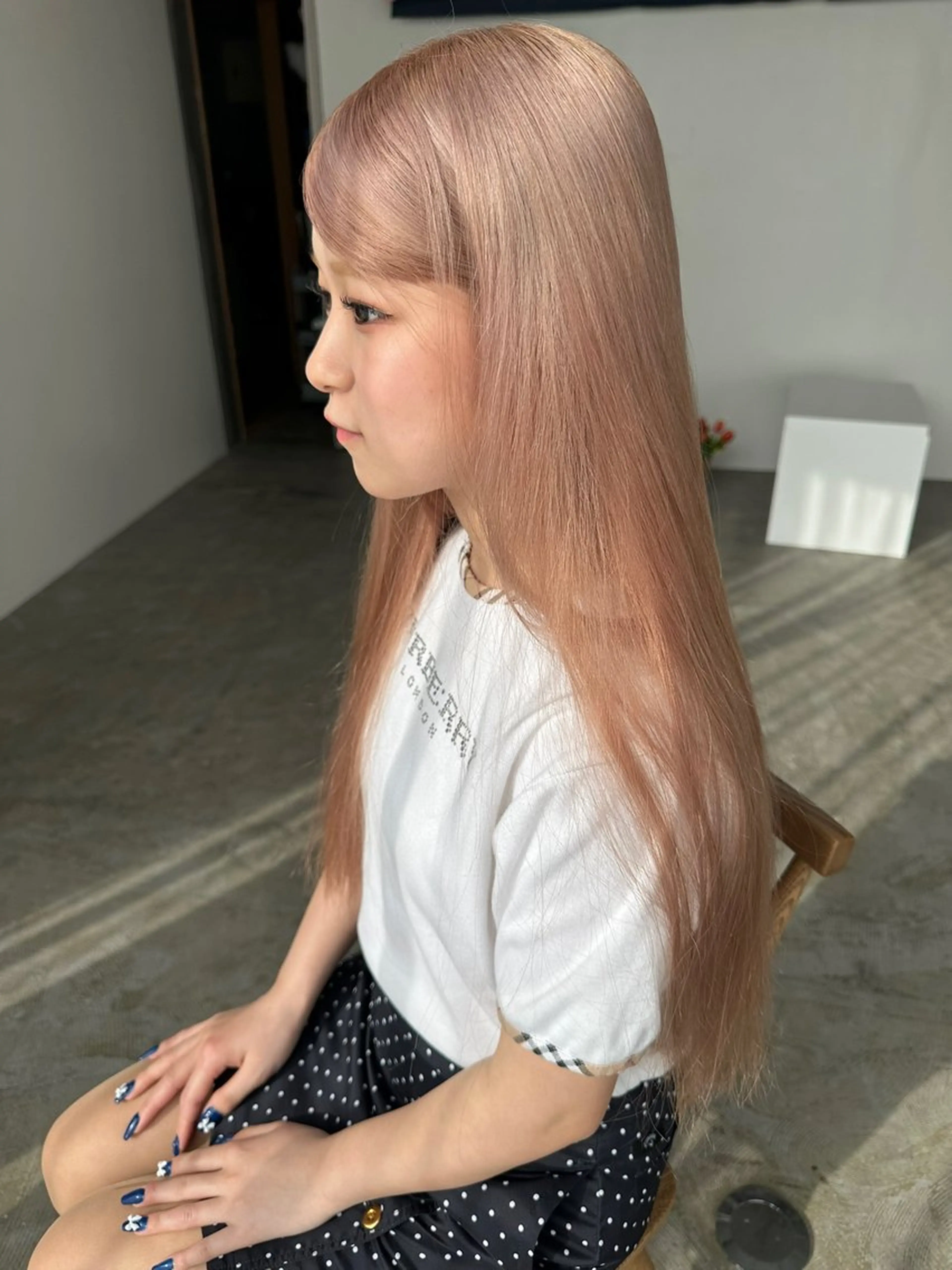 ロング カラー 岩元 愛美のヘアスタイル