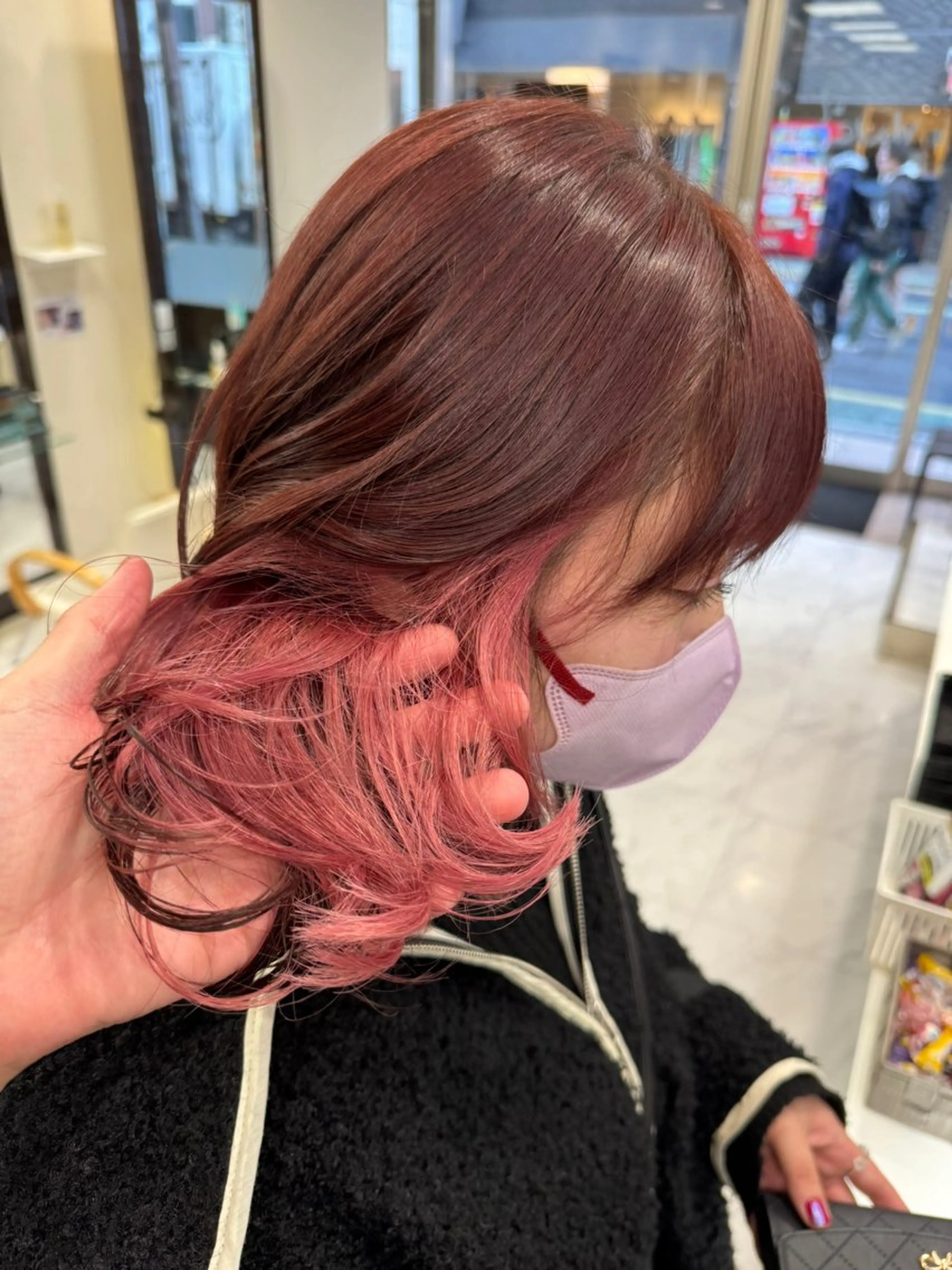 ミディアム カラー ヘアアレンジ 切りっぱなしボブ ミストバング ブリーチ ブラウンカラー デザインカラー カット ヘアカラー トリートメント Zina 大宮所属・目黒 碧人のヘアスタイル