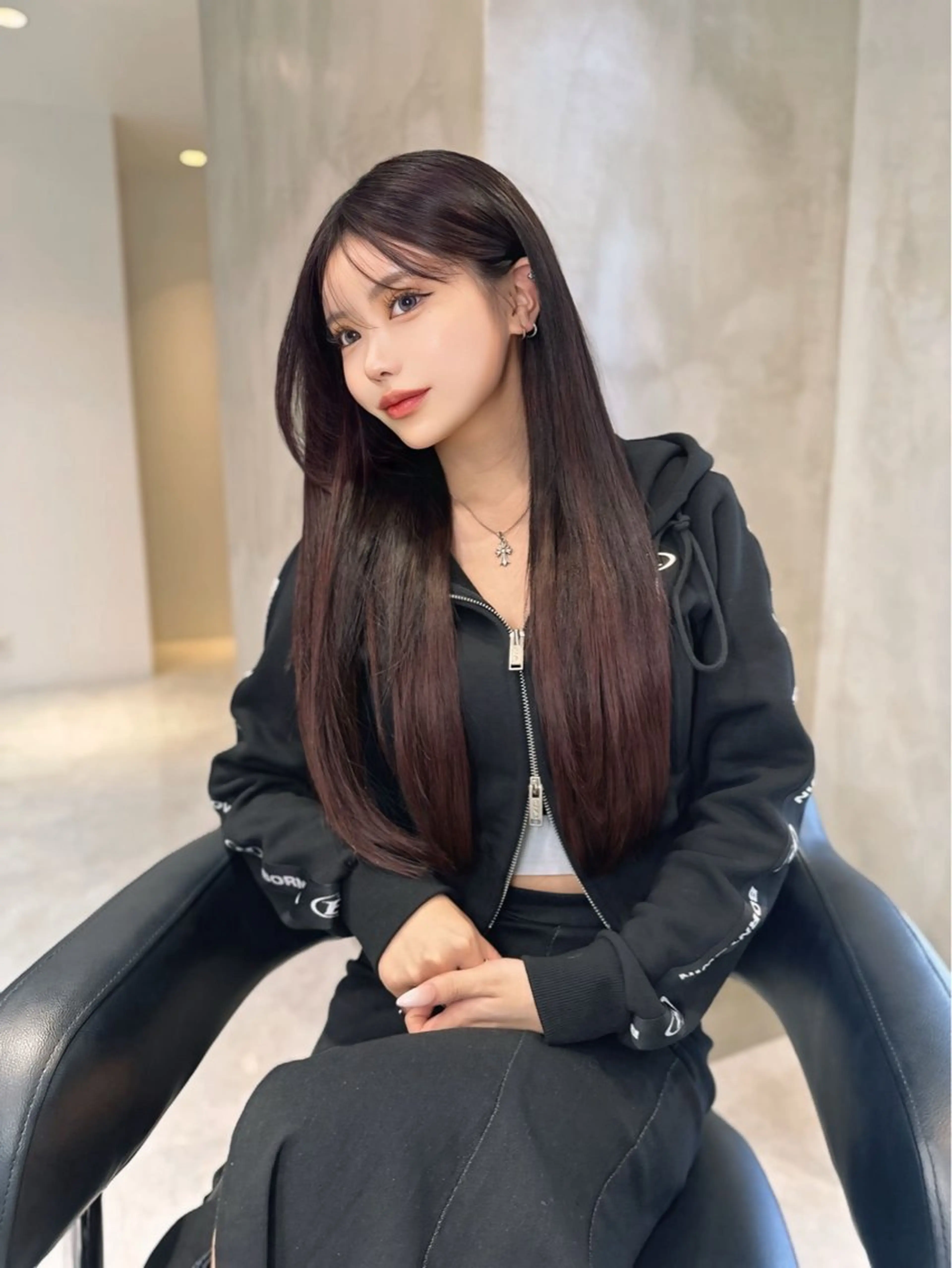 ロング カラー カット ヘアカラー トリートメント レイヤーカット 透明感カラーのヘアスタイル