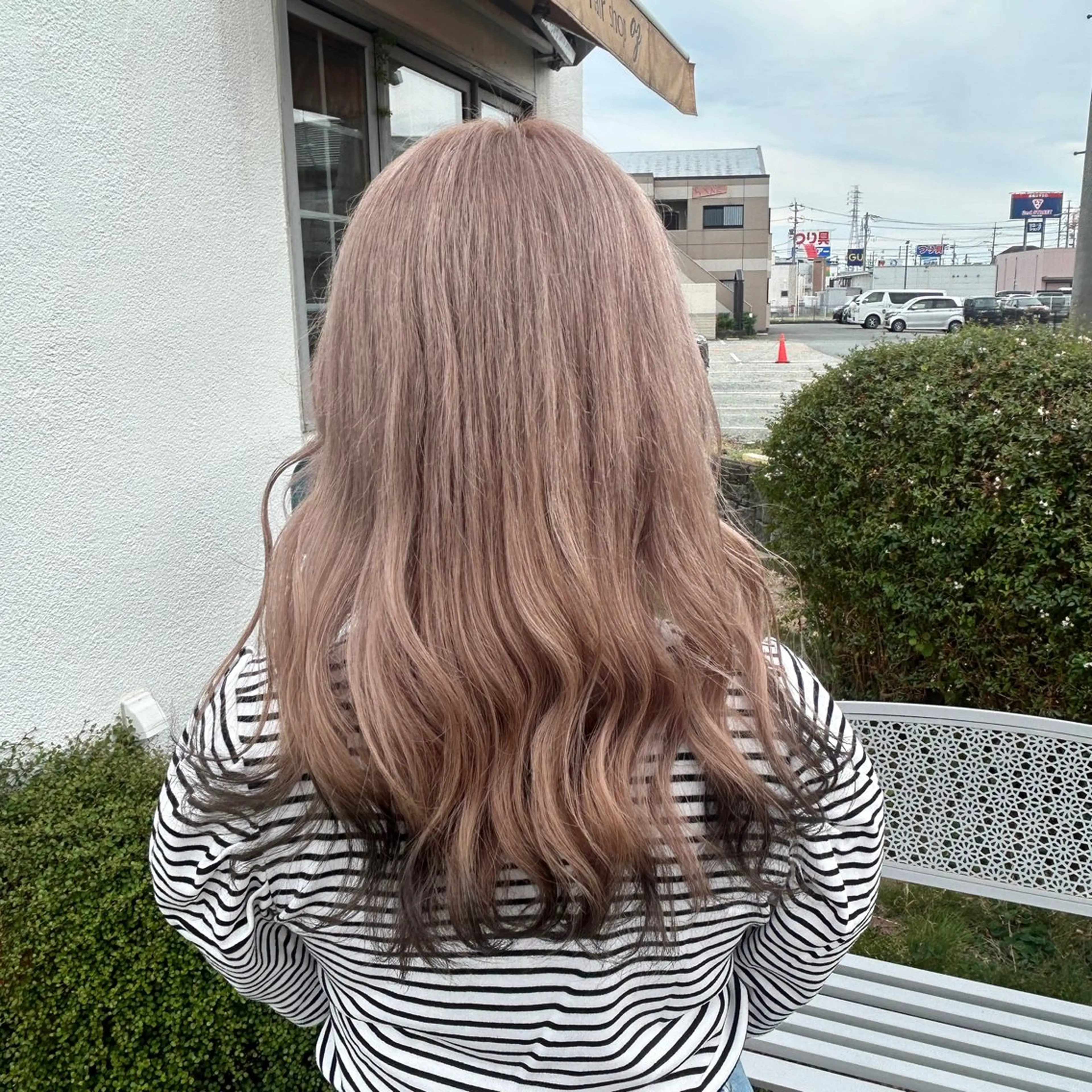 セミロング 岡本 妃麗のヘアスタイル