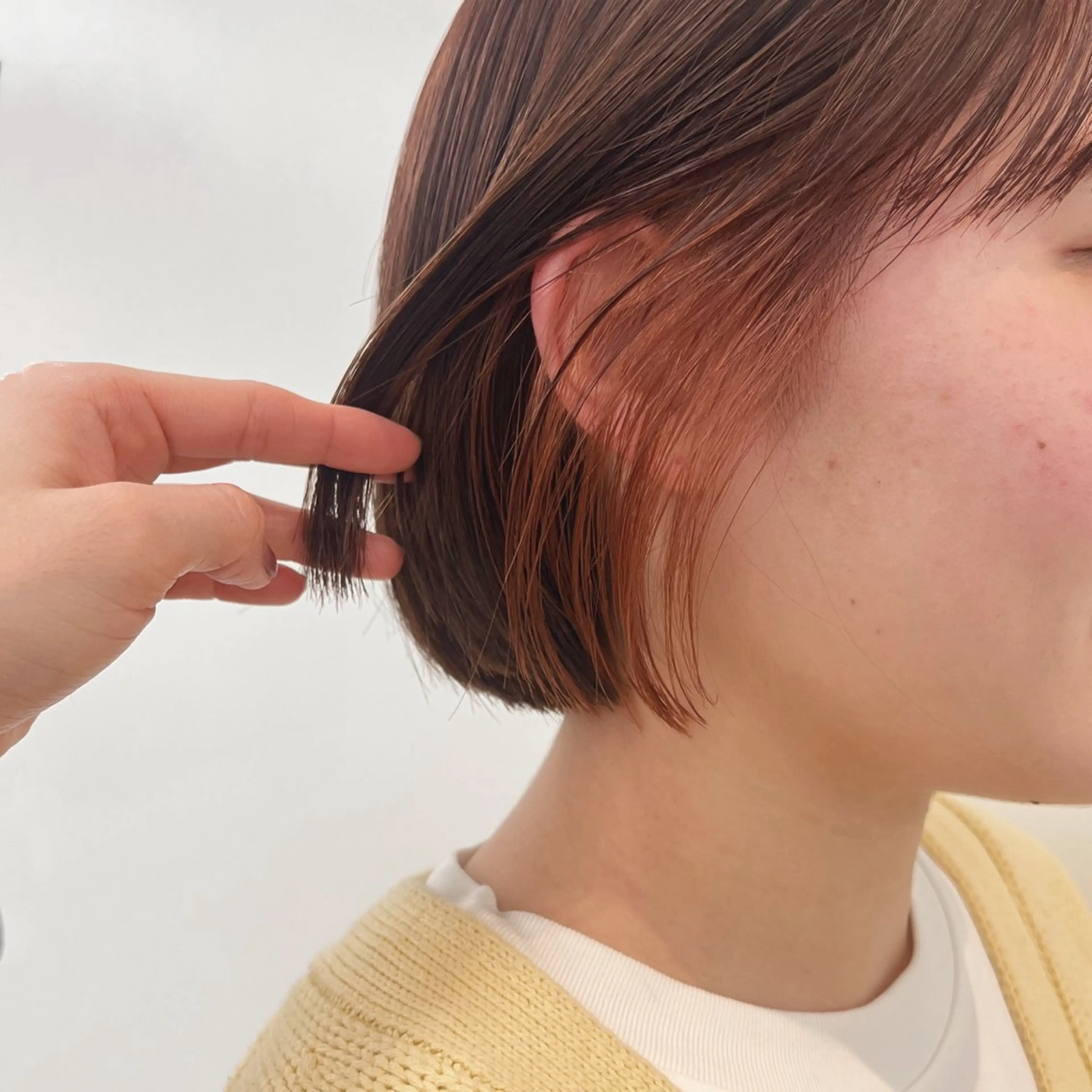 【ケアブリーチ使用🖤】イヤリングカラー/うる艶ケアブリーチ1回+全体オンカラー〔ポイントカラー/デザインカラー/艶髪〕の写真