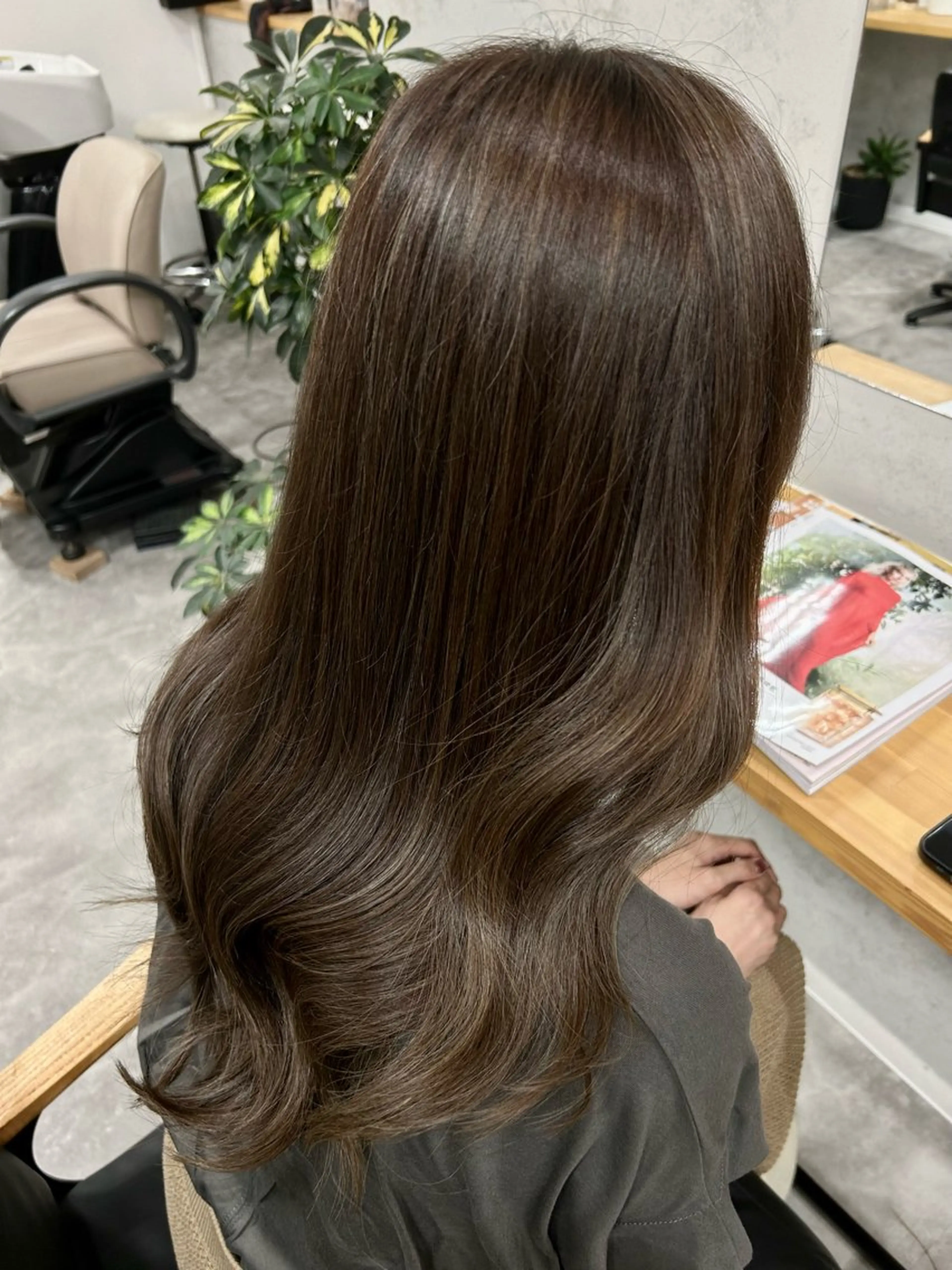 セミロング カラー コバヤシ リョウのヘアスタイル