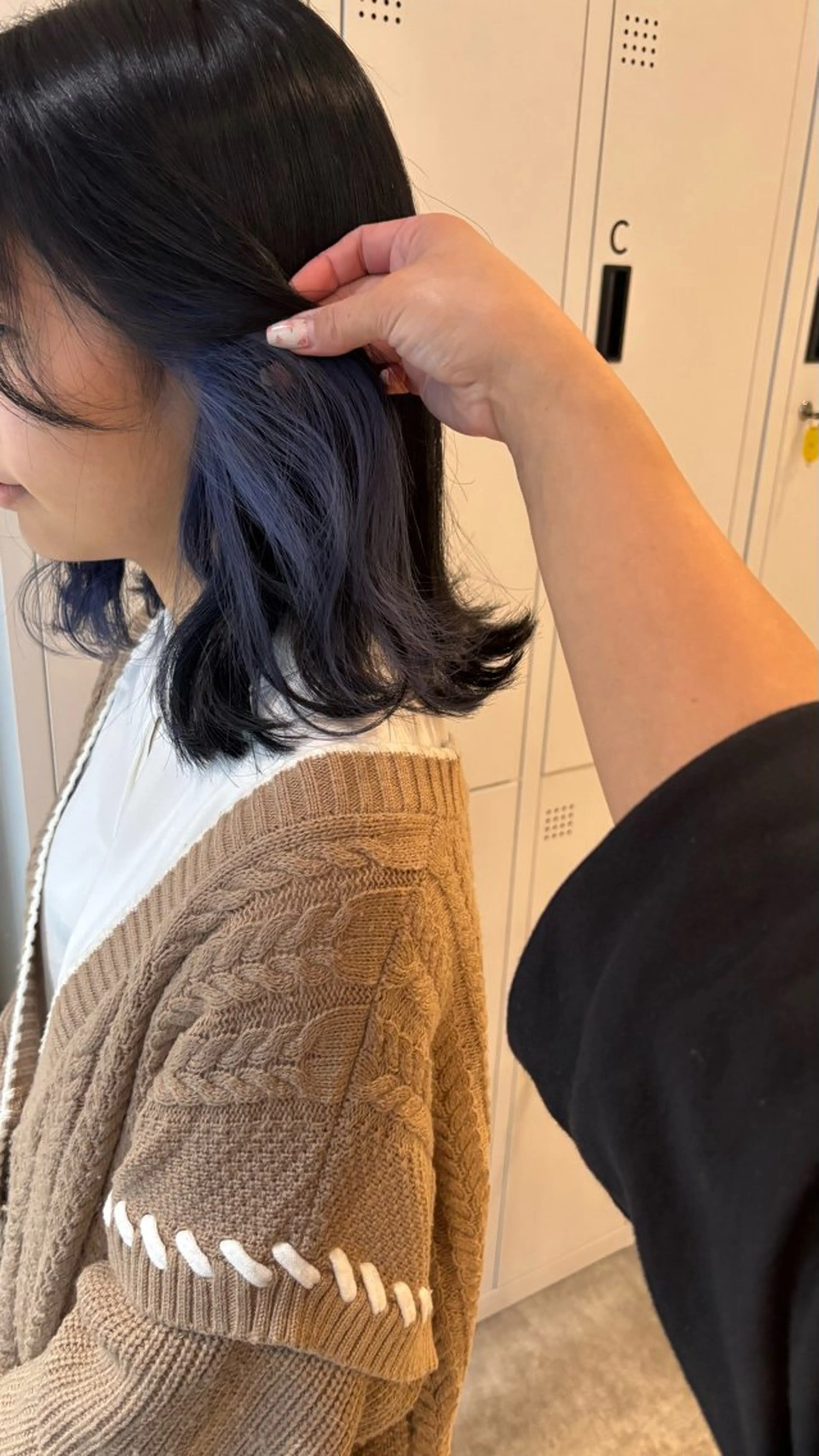 ミディアム カラー 黒髪 ブリーチ ブルーカラー ブルーブラック ブルーラベンダー non. ダブルカラー🎀🤍のヘアスタイル