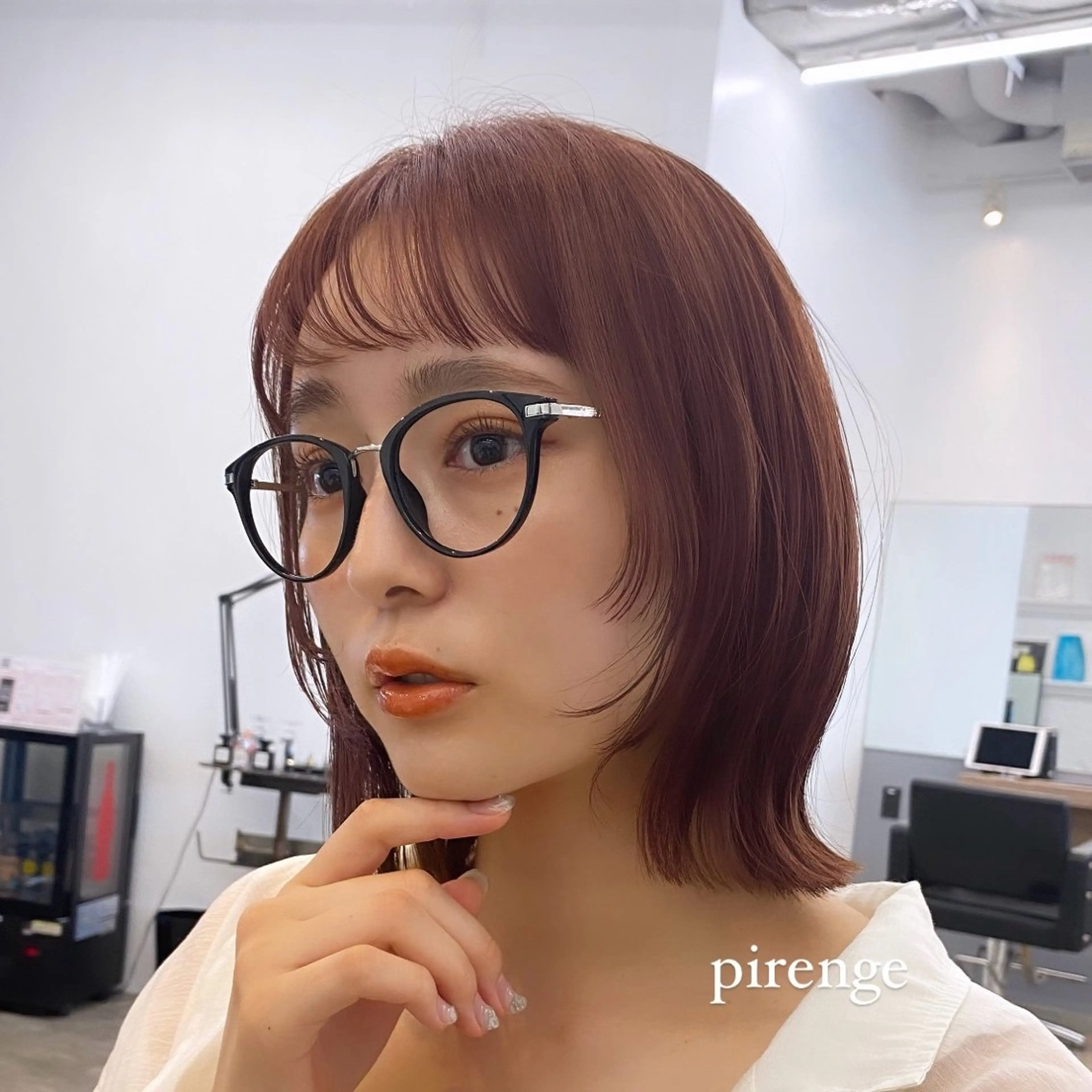 ショート カラー レイヤー/ボブ/透明 感カラー/佐藤奈由のヘアスタイル