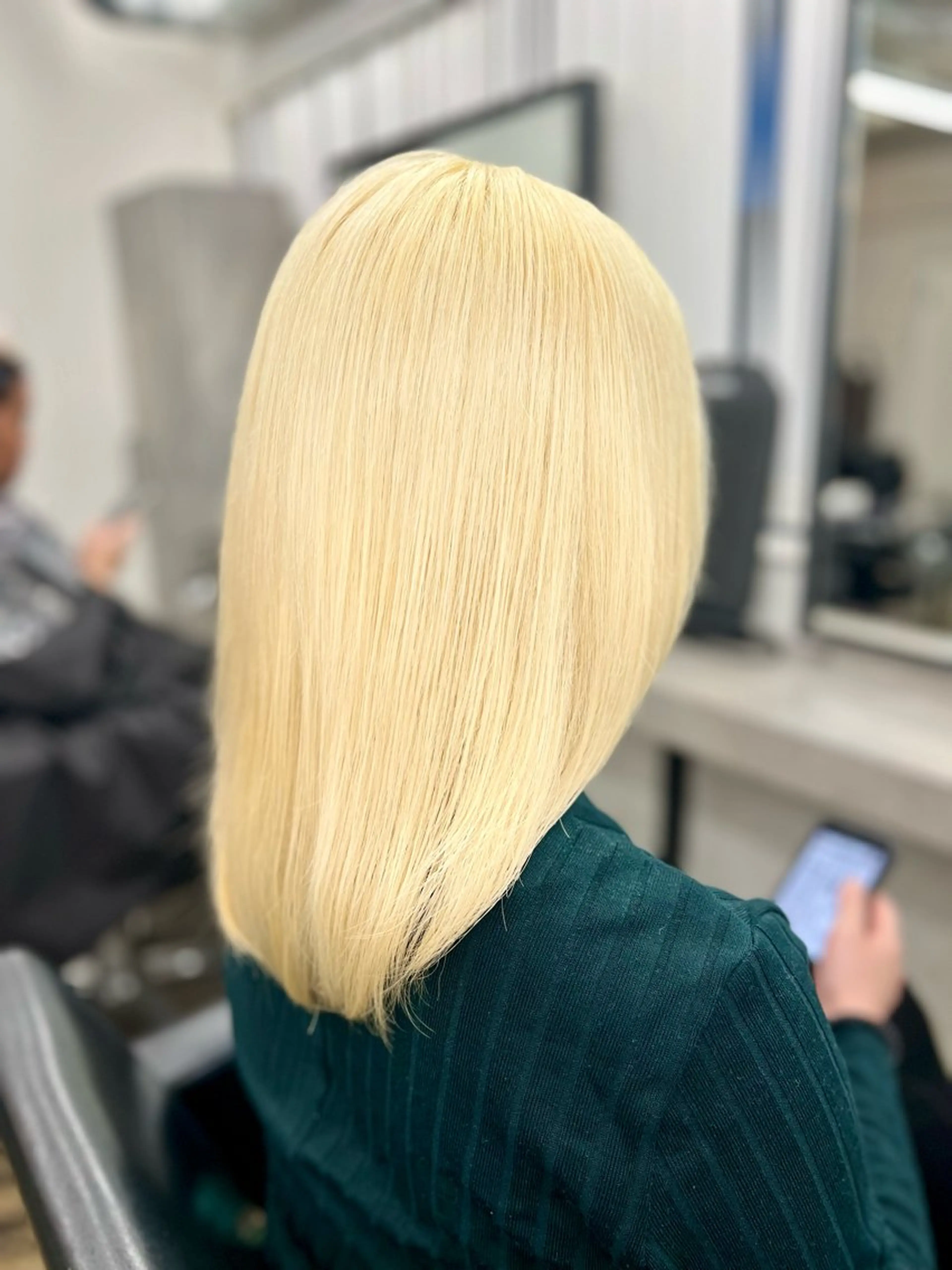 セミロング カラー 抜きっぱなしブロンド ブロンド ホワイトブロンド カット ヘアカラー 透明感カラー特化🫧 ADLLA.栗原🦋のヘアスタイル