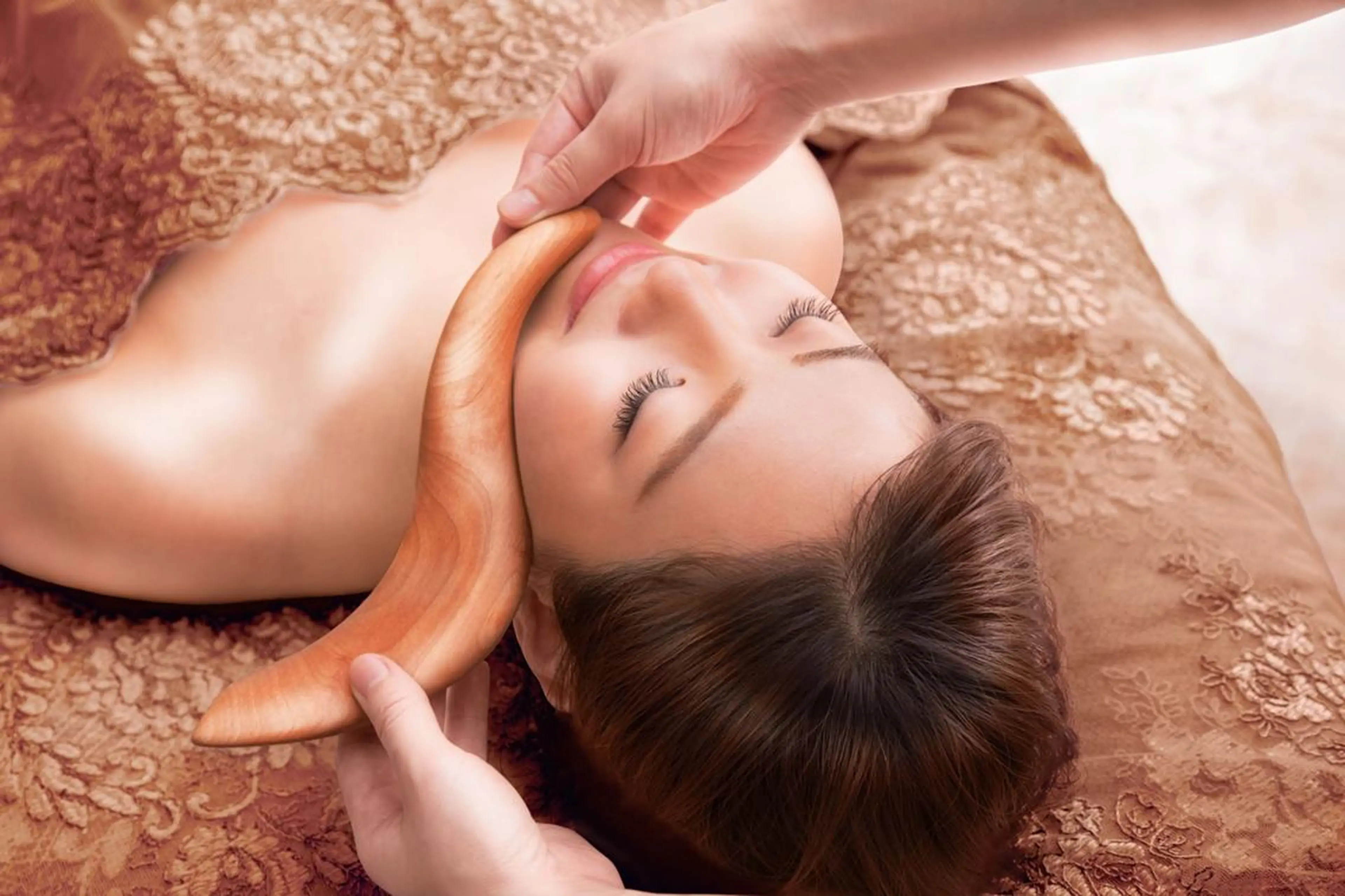 【人気】【フェイシャル60分￥3900】　表情筋×首×デコルテ“輪郭造形”パワー筋膜ツリーフェイシャルの写真