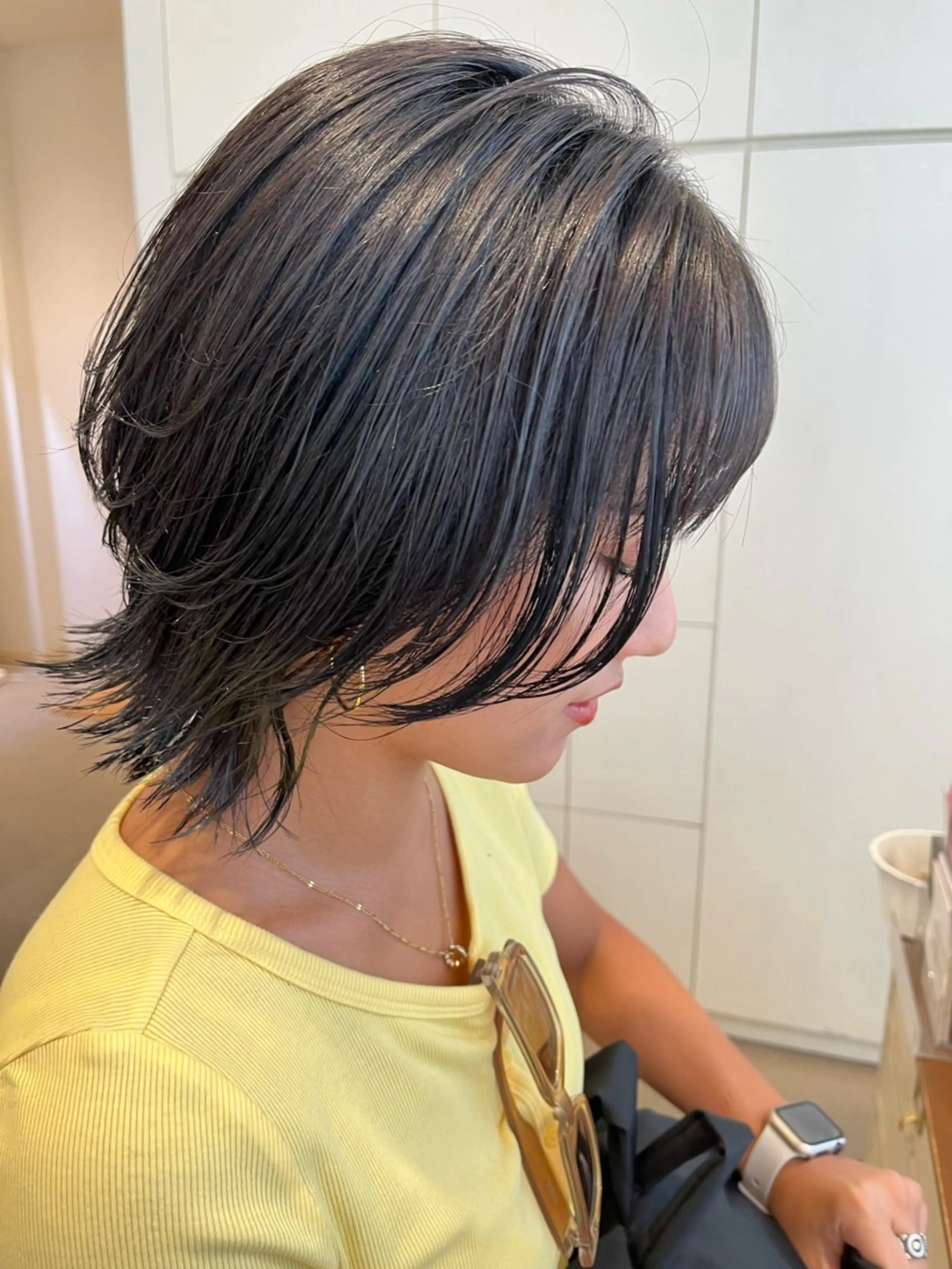 ショート カラー 黒髪 ブルーカラー ブルーブラック レイヤーカット カット ヘアカラー トリートメント サソウ ユリエ🥥のヘアスタイル