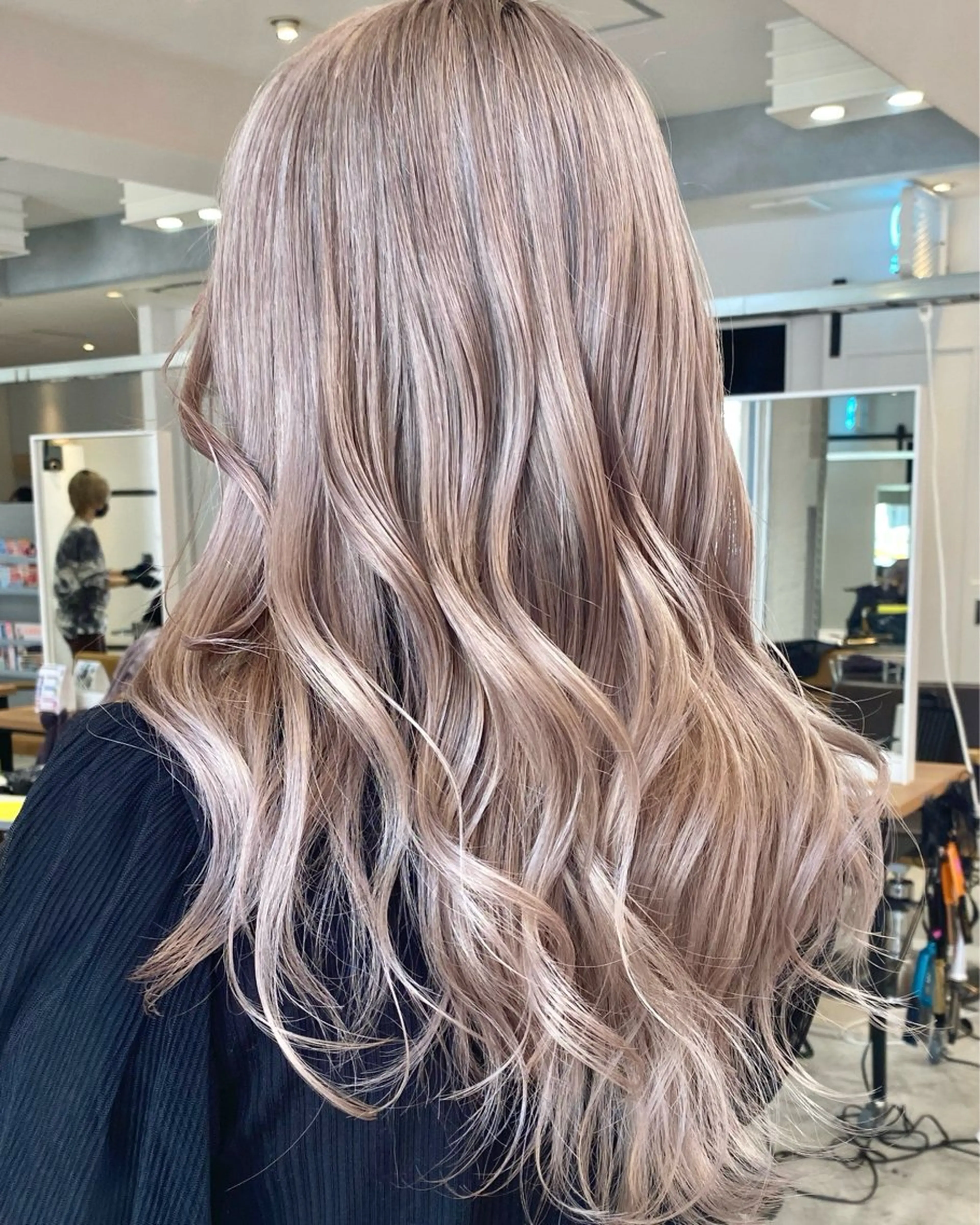 ロング カラー ブリーチ ケアブリーチ ダブルカラー グレージュ ヘアカラー トリートメント welring hair salonのヘアスタイル