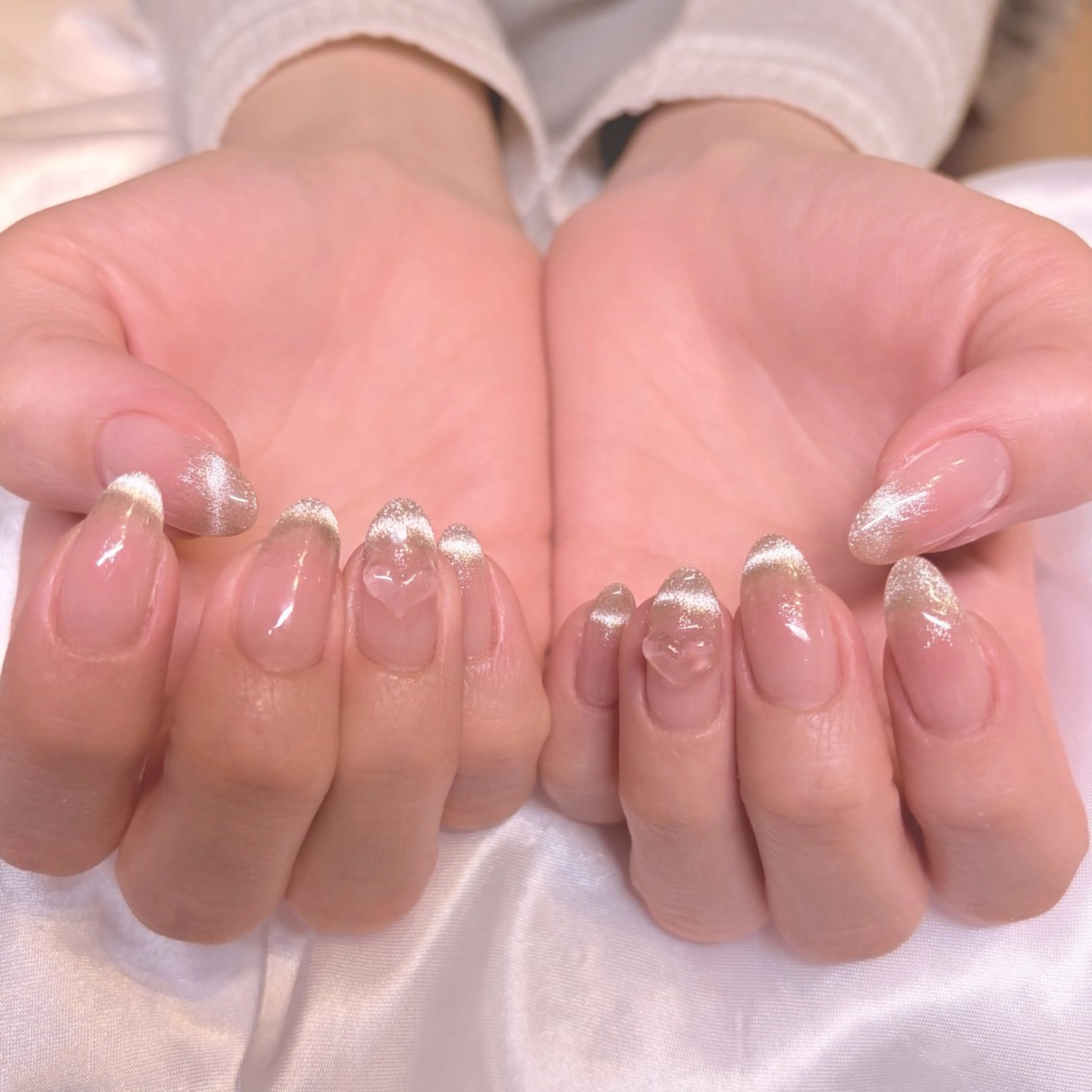 ネイル フレンチネイル ハート ハンドネイル nail salon e'mu💐のネイルデザイン