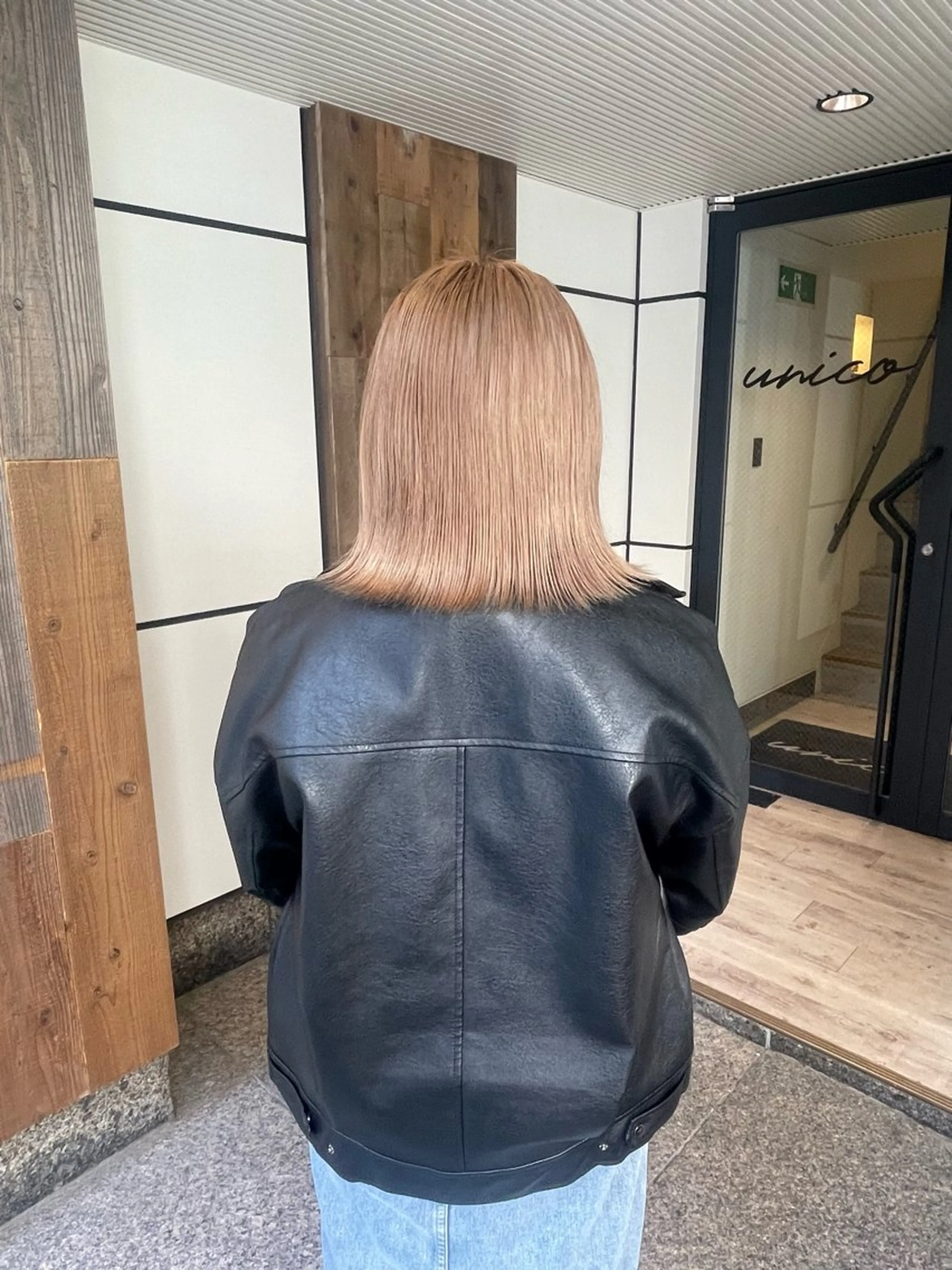 ミディアム カラー ベージュカラー ブリーチ ミルクティーベージュ ヘアカラー 渋谷 留菜のヘアスタイル