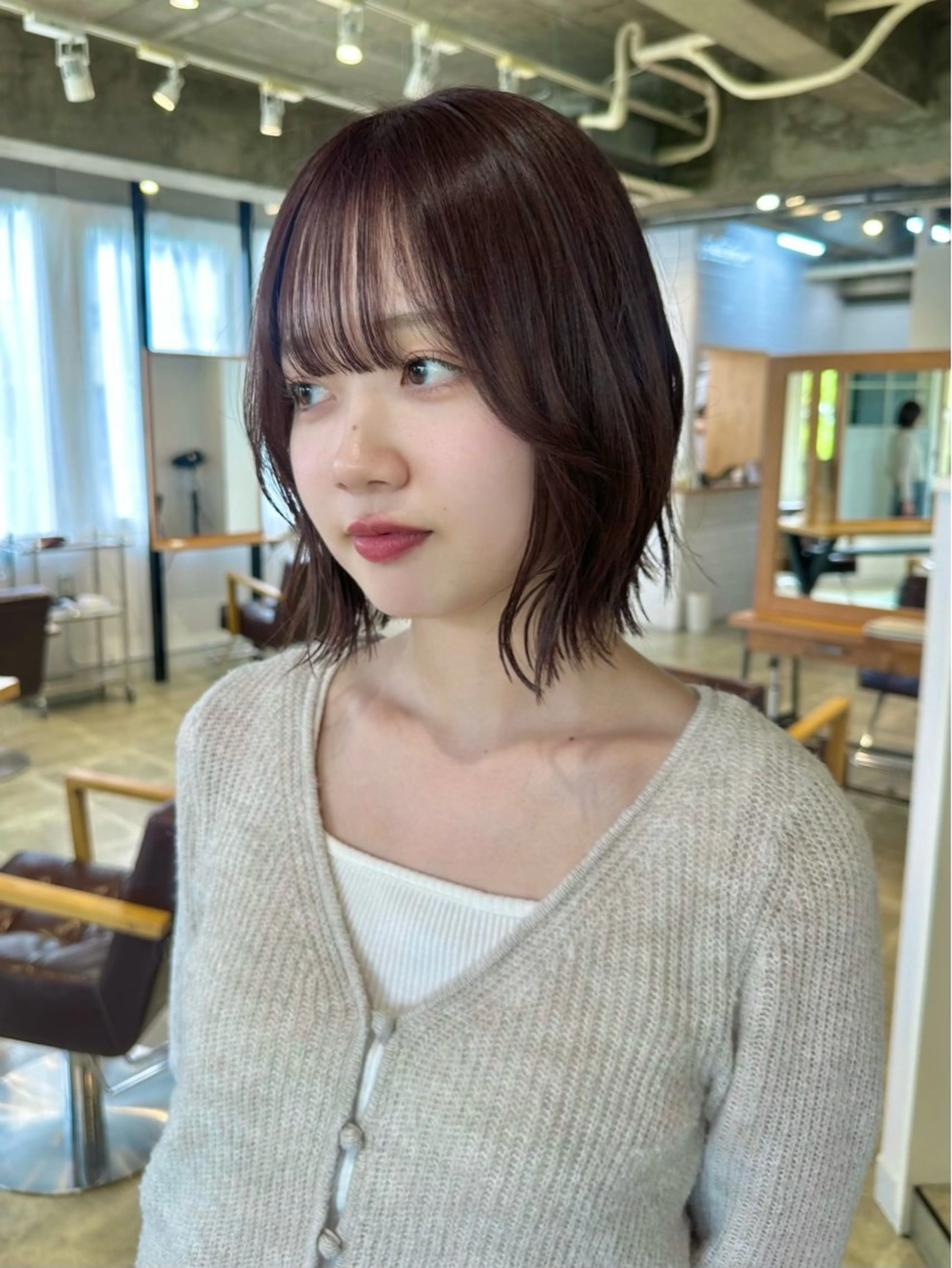 ミディアム カラー ブラウンカラー ラベンダーカラー ラベンダーブラウン ボブ 外ハネヘア カット ヘアカラー 四日市/レイヤー /似合わせカットのヘアスタイル