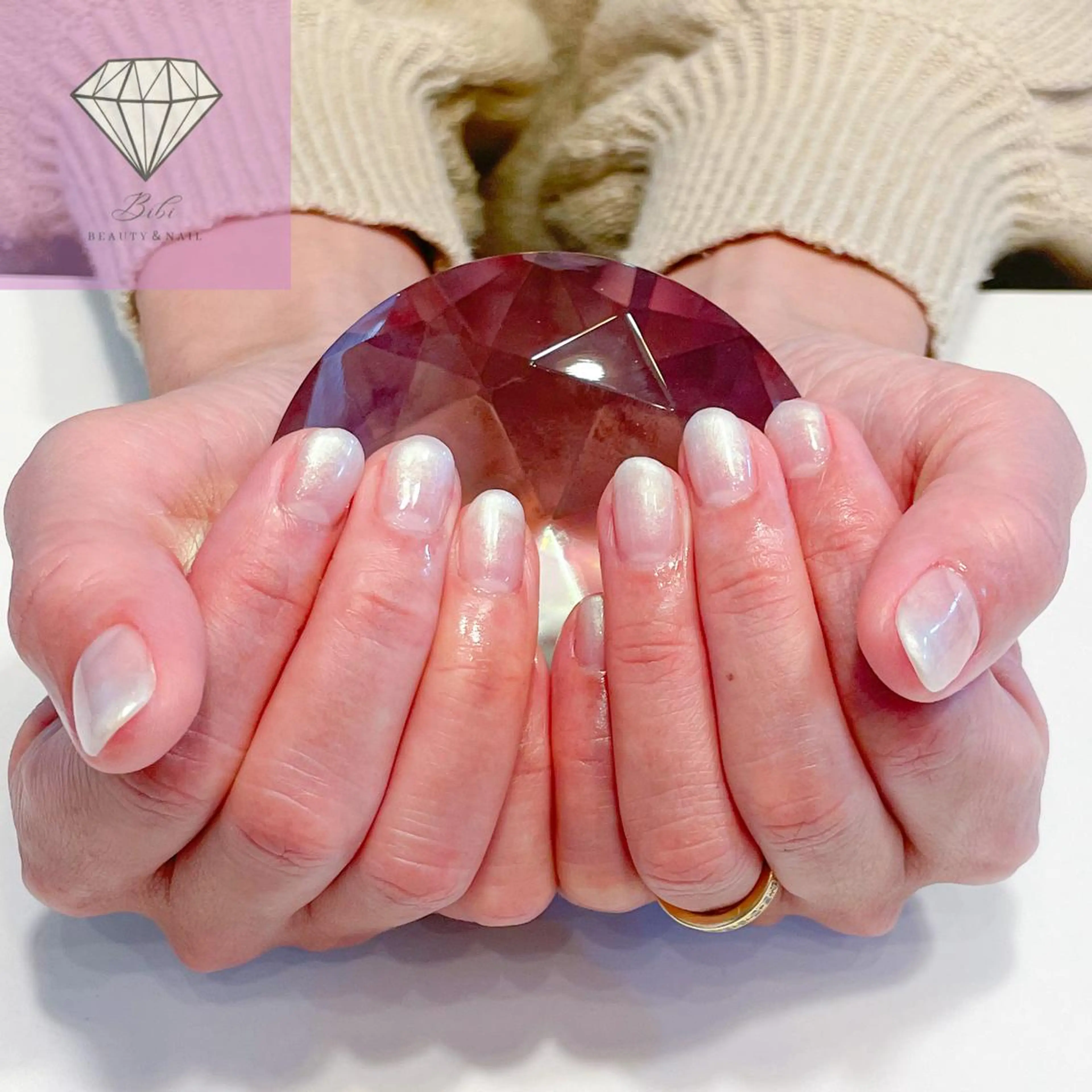 ネイル グラデーション ホワイト ハンドネイル ネイルサロン💎 Bibiのネイルデザイン