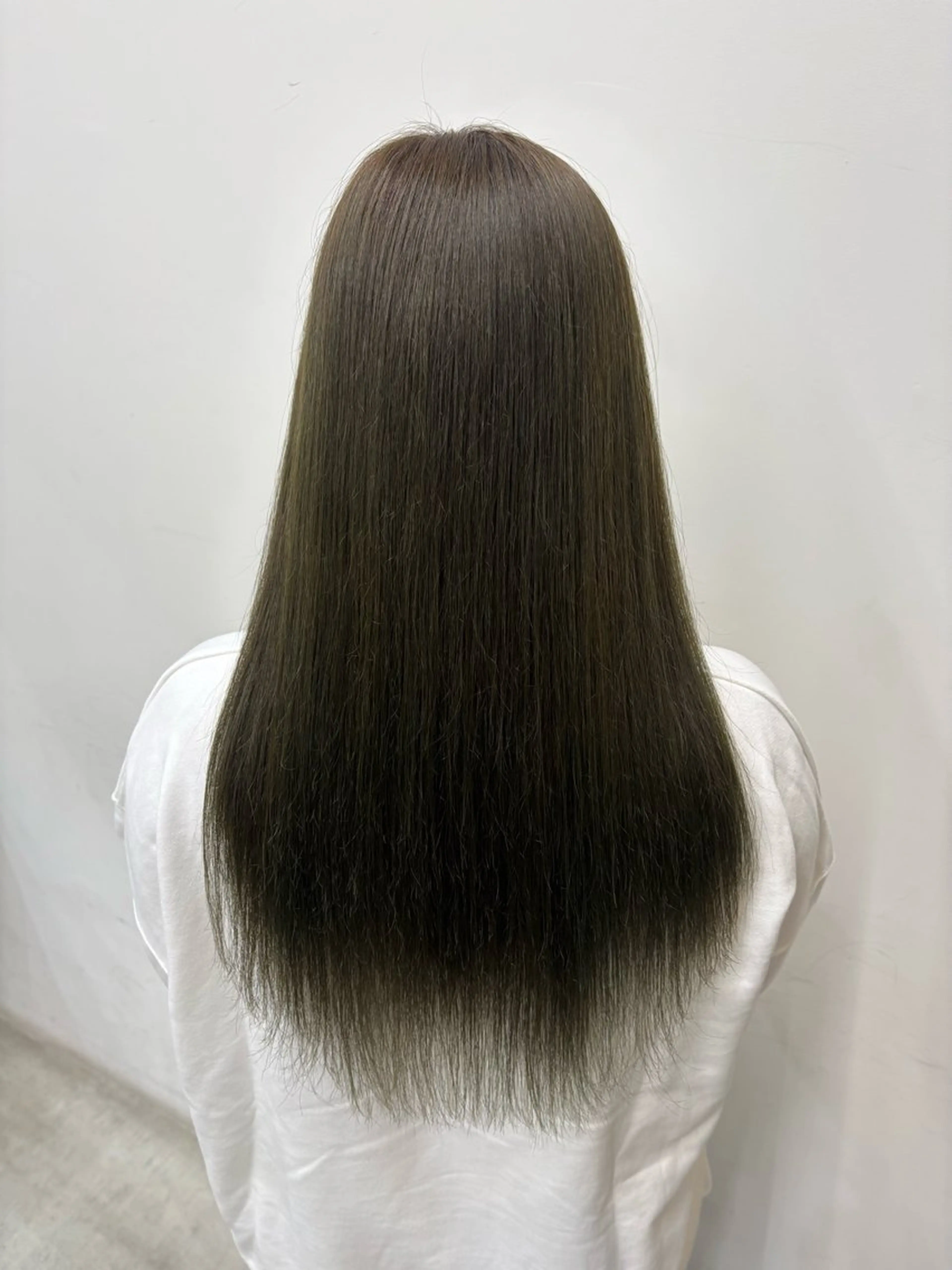 ロング カラー ベージュカラー ブリーチ ダブルカラー ブリーチなしカラー オリーブベージュ 暖色カラー/透明感 ベージュ/結羽🌼のヘアスタイル