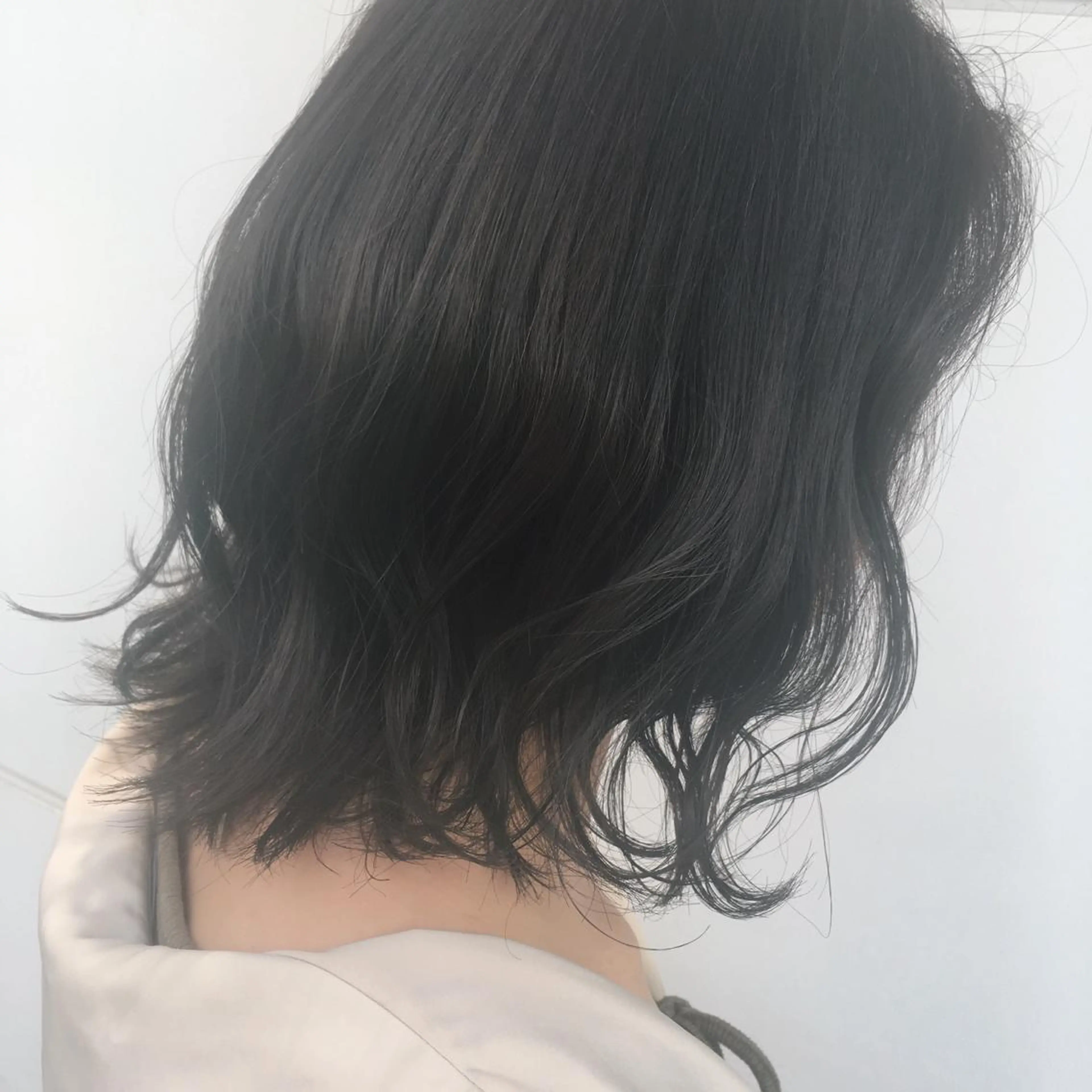 ミディアム カラー RINA🧤 デザインとボブのヘアスタイル