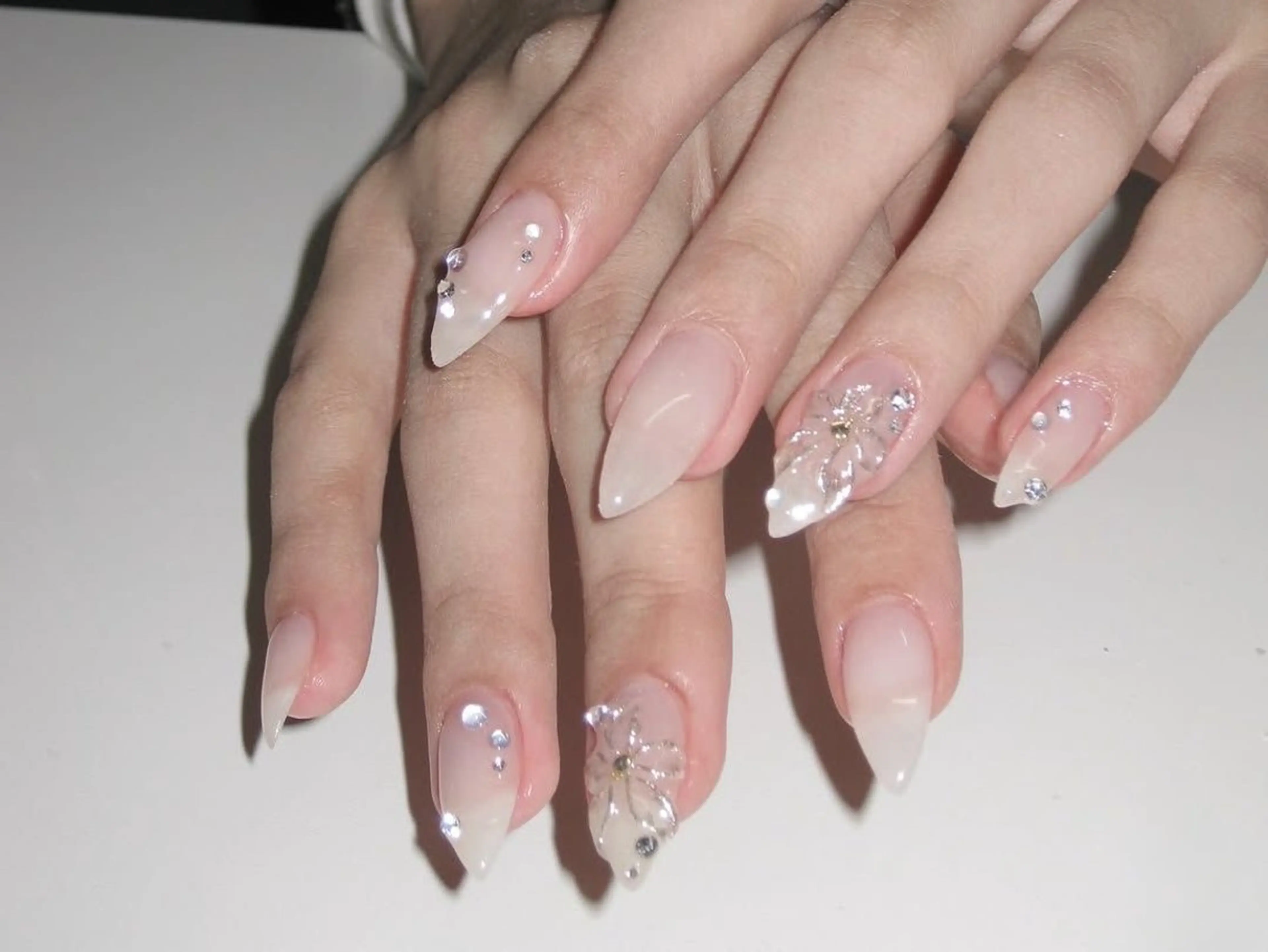 ネイル フラッシュネイル フレンチネイル グラデーション キラキラネイル 韓国ネイル ハンドネイル rina nailのネイルデザイン