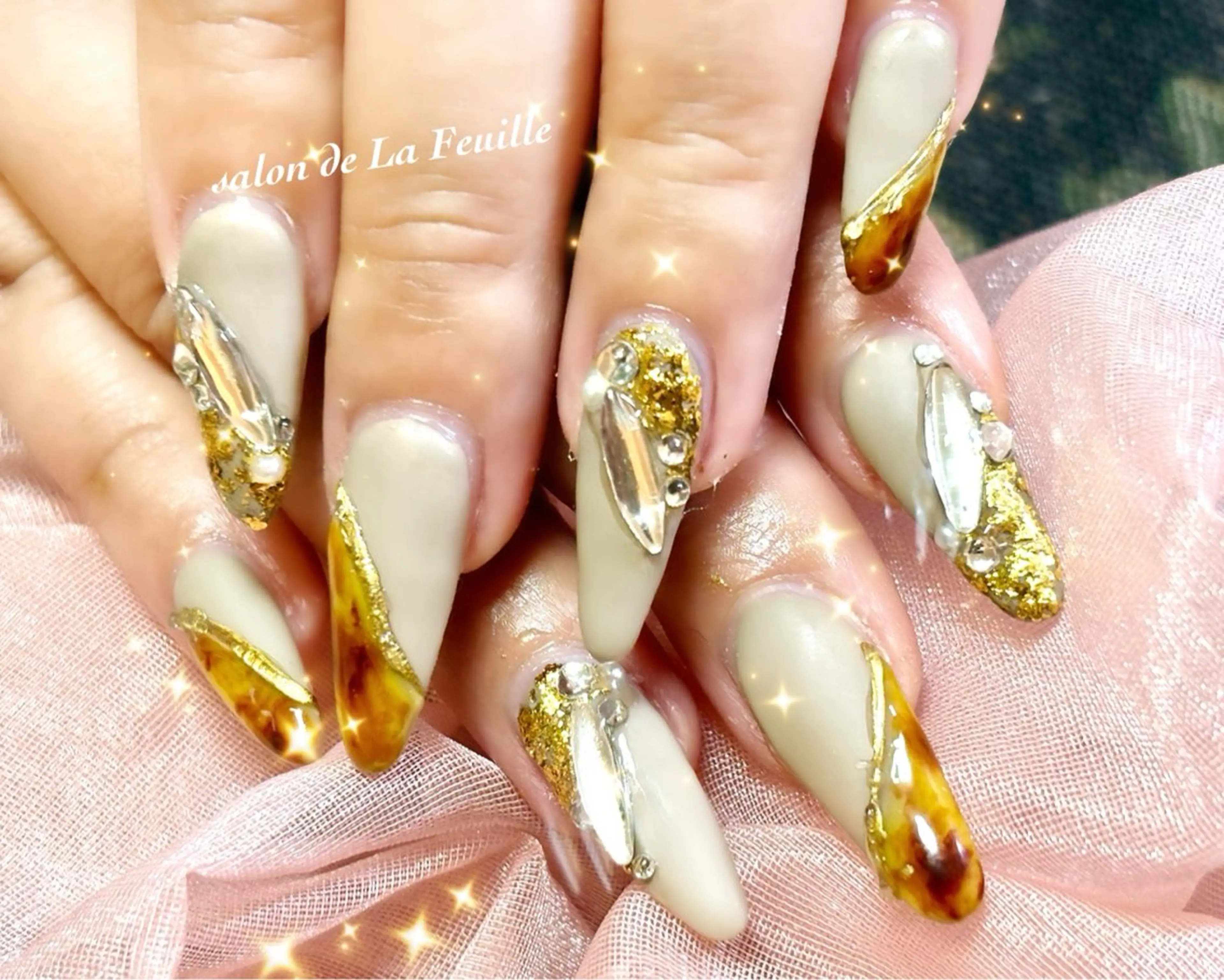 セミロング サロンドラフィーユ LAFEUILLEのネイルデザイン