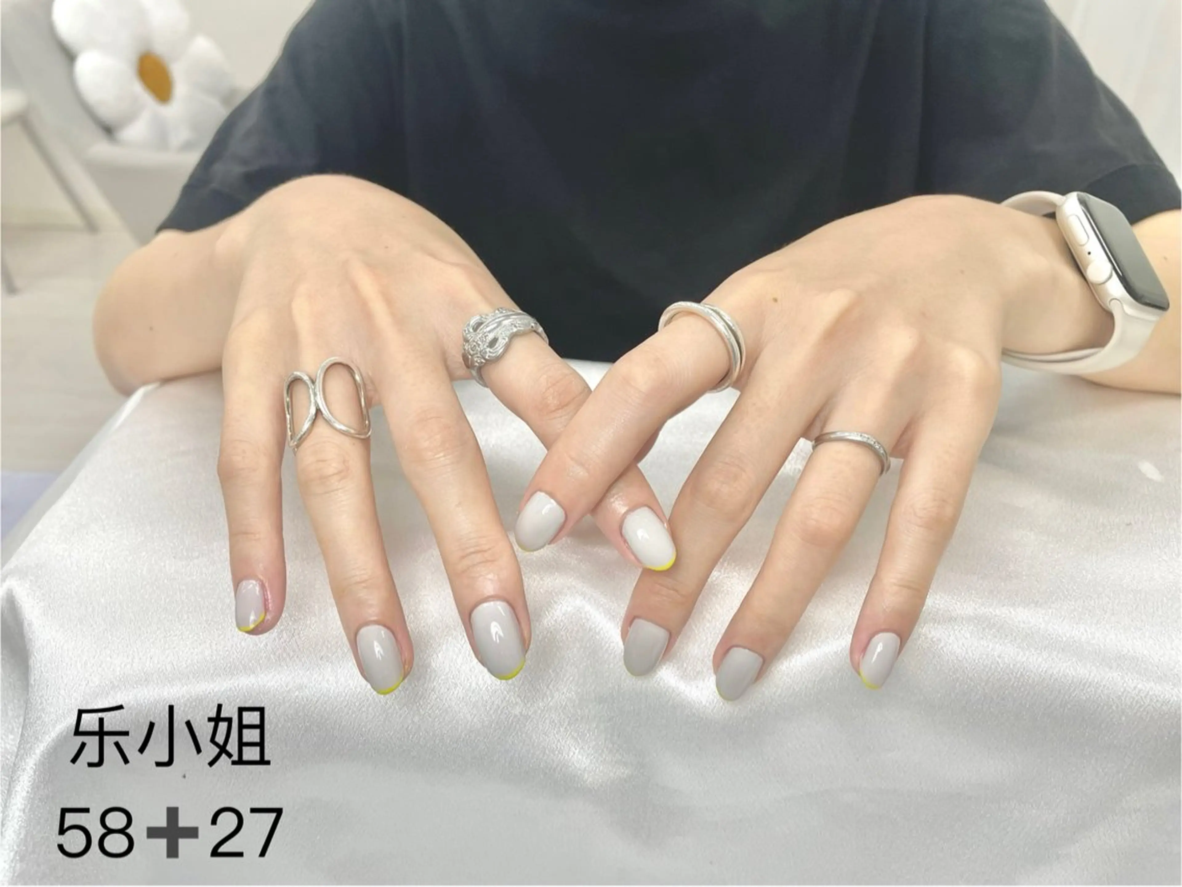 ネイル フレンチネイル 夏 目のネイルデザイン