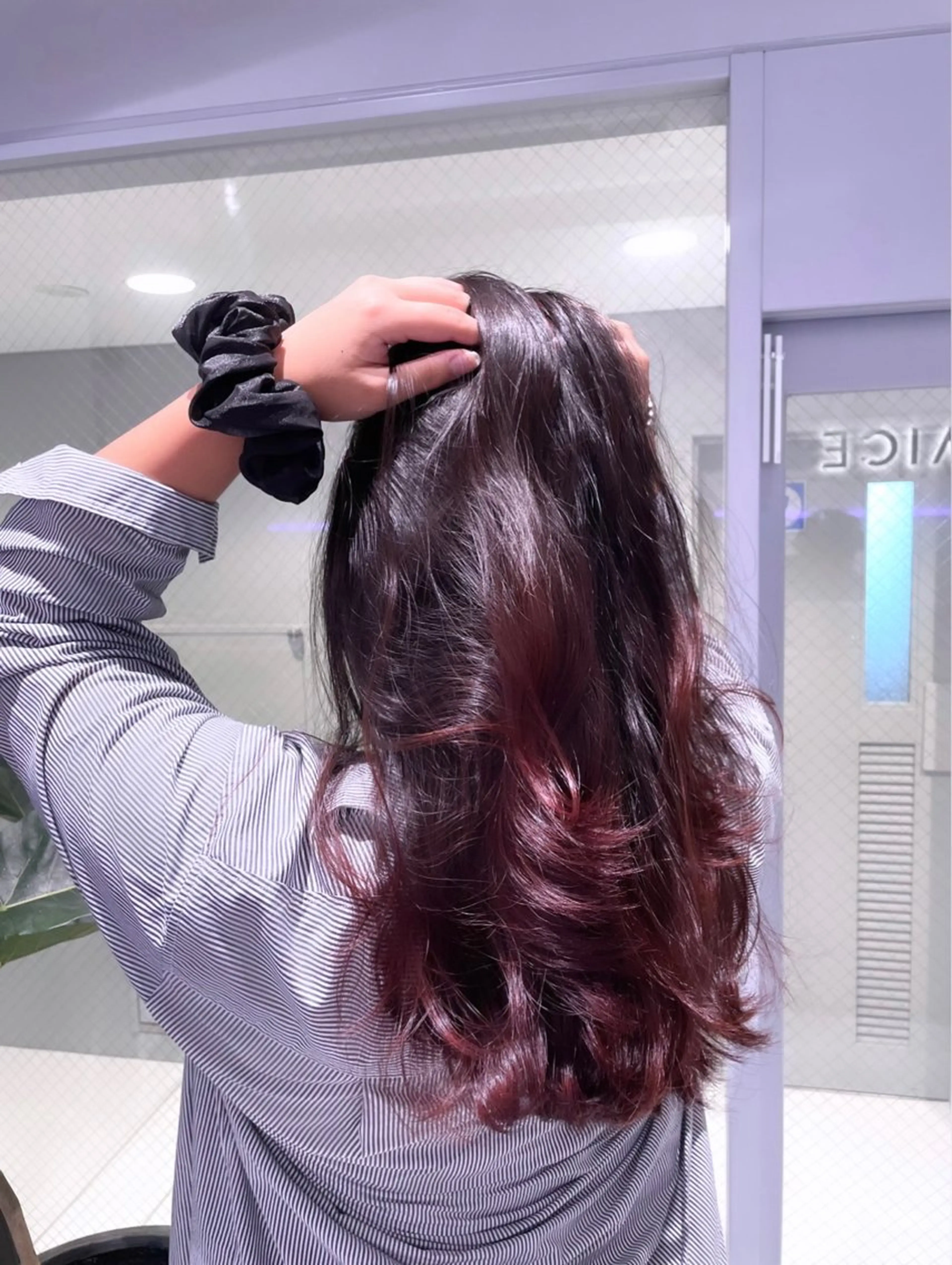 ロング カラー ヘアカラー トリートメント 菜々🫧新宿 透明感ケアブリーチのヘアスタイル