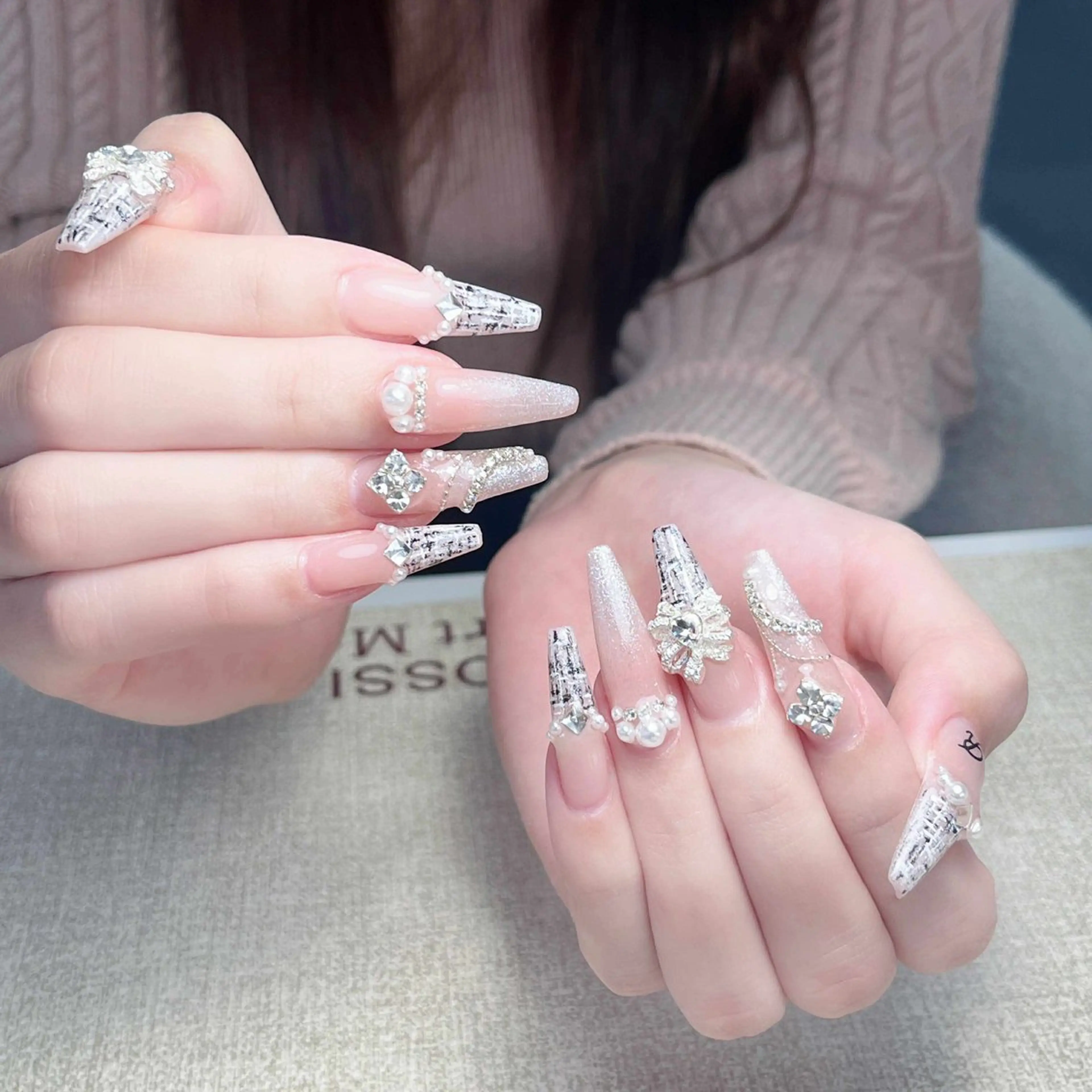 ネイル アートネイル ジェルネイル キラキラネイル ミラーネイル ニュアンスネイル Nova Nail Nambaのネイルデザイン