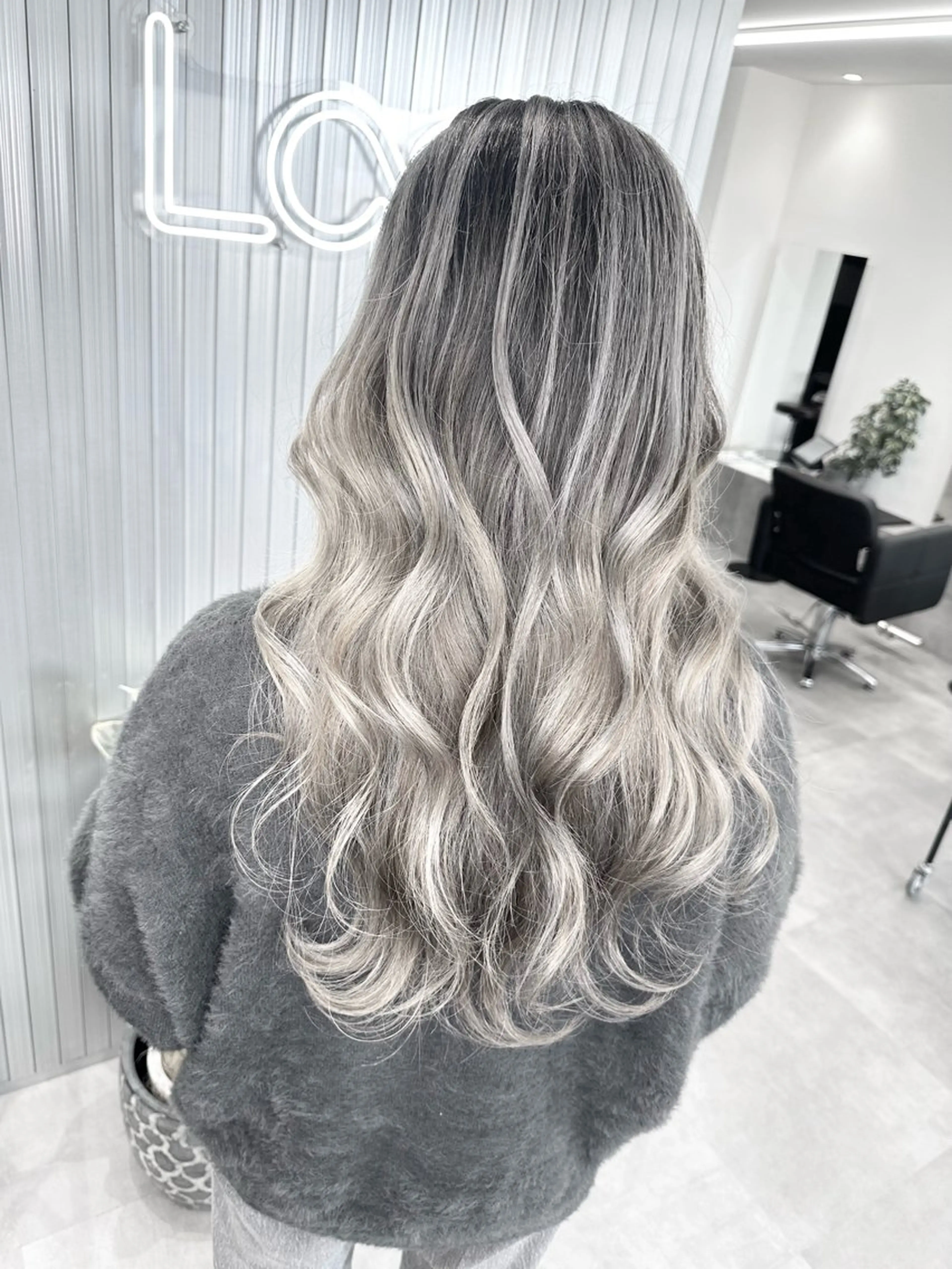 ロング カラー ヘアカラー LOOP hairのヘアスタイル