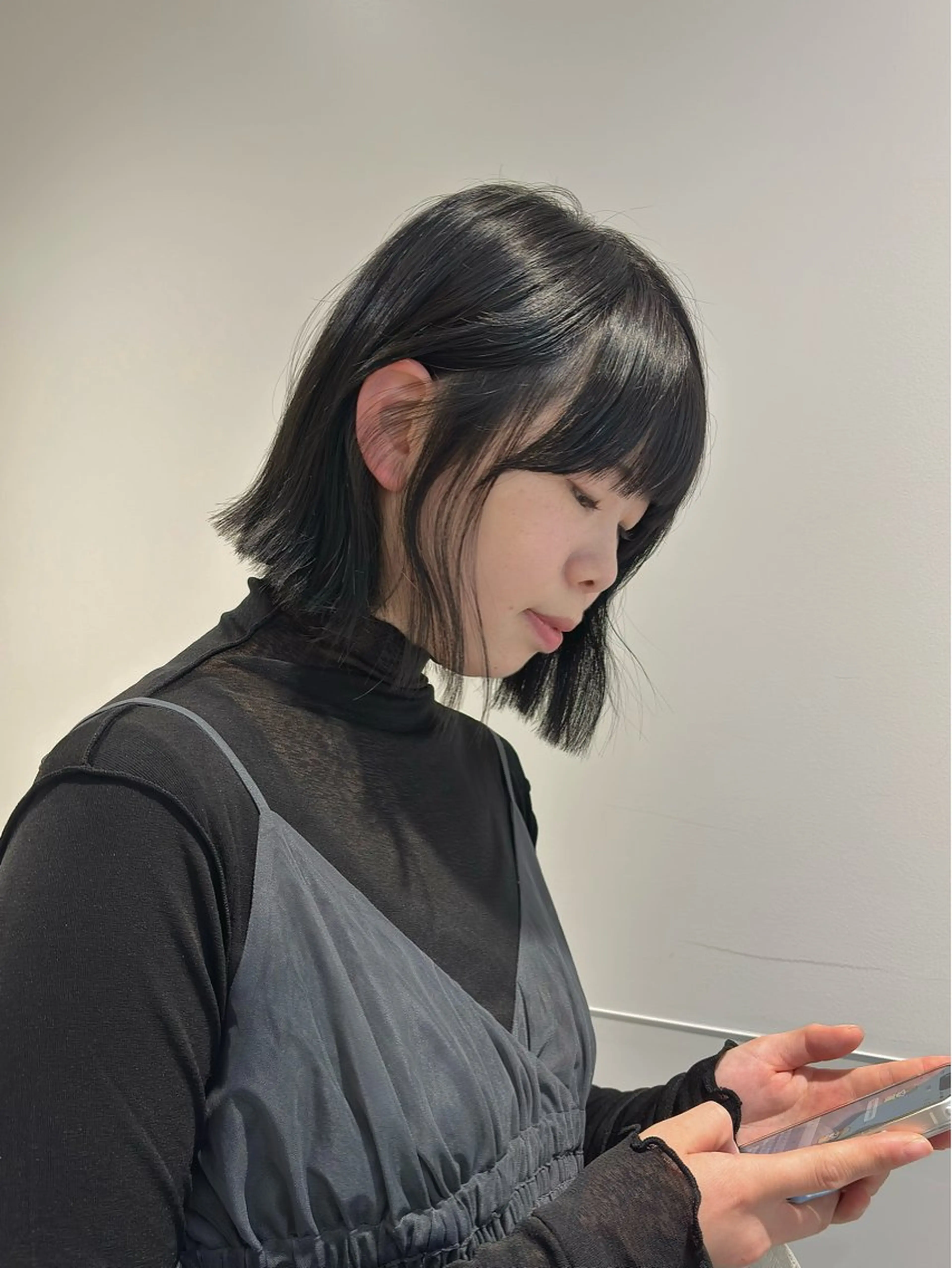 ショート カラー パーマ ヘアアレンジ メンズ 切りっぱなしボブ メンズ韓国風 ボブ くせ毛 髪質改善 切りっぱなしヘアボブ ミディアムヘアRYOのヘアスタイル