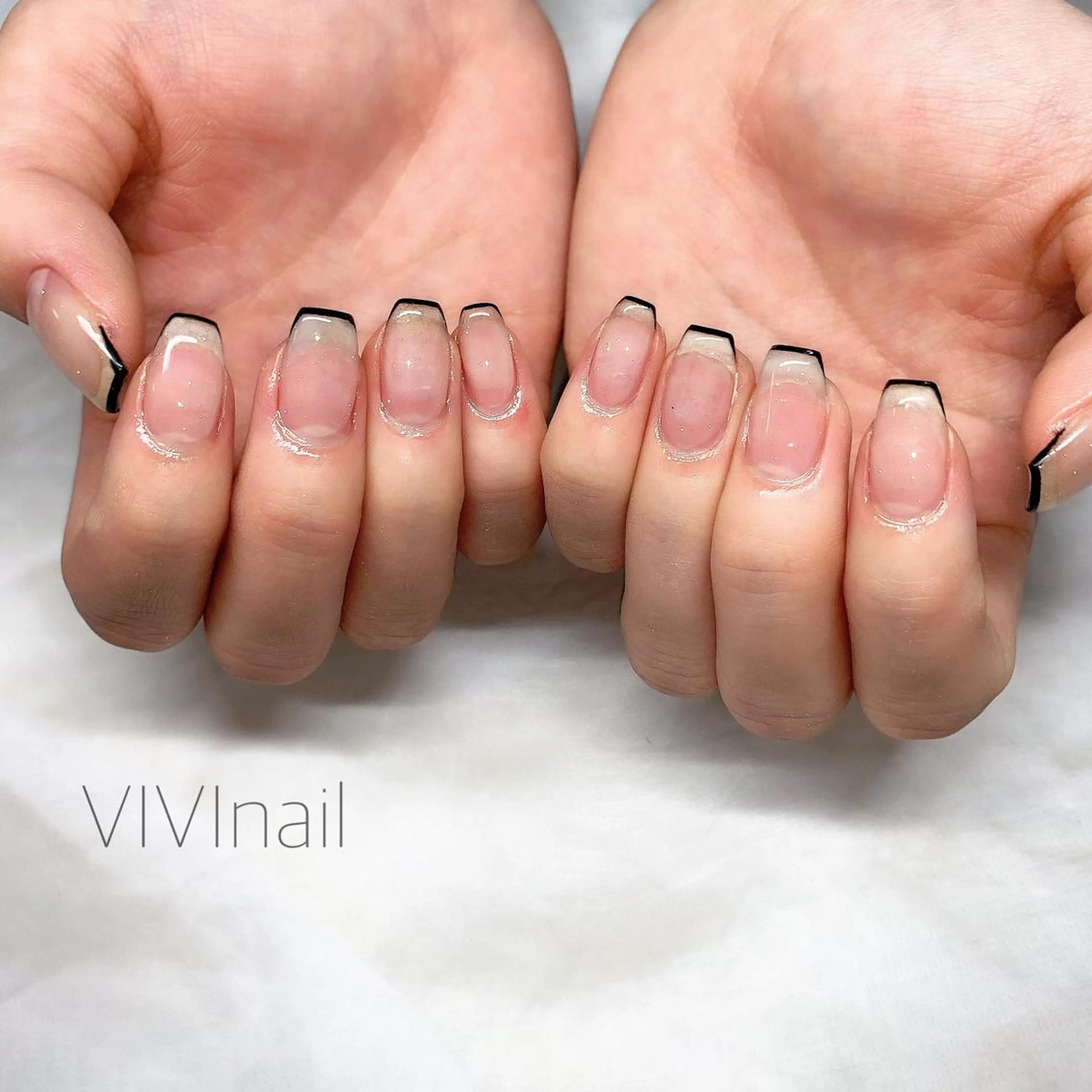 ネイル フレンチネイル ラメ(グリッター) スクエアネイル ハンドネイル vivi nailのネイルデザイン