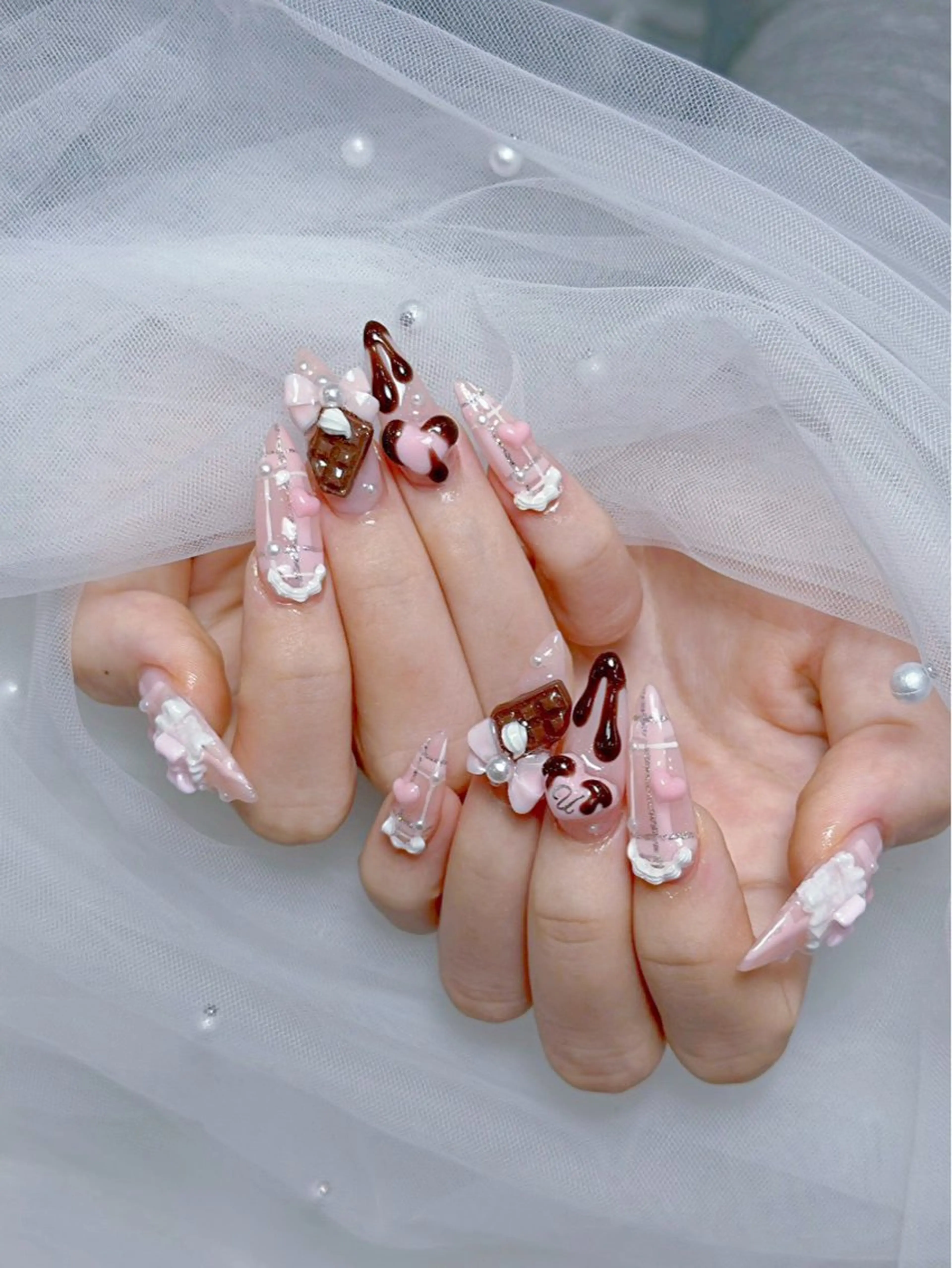 ネイル アートネイル オーロラネイル チークネイル 長さ出し フットネイル ハンドネイル ハンドケア Mio_ Noiranailのネイルデザイン