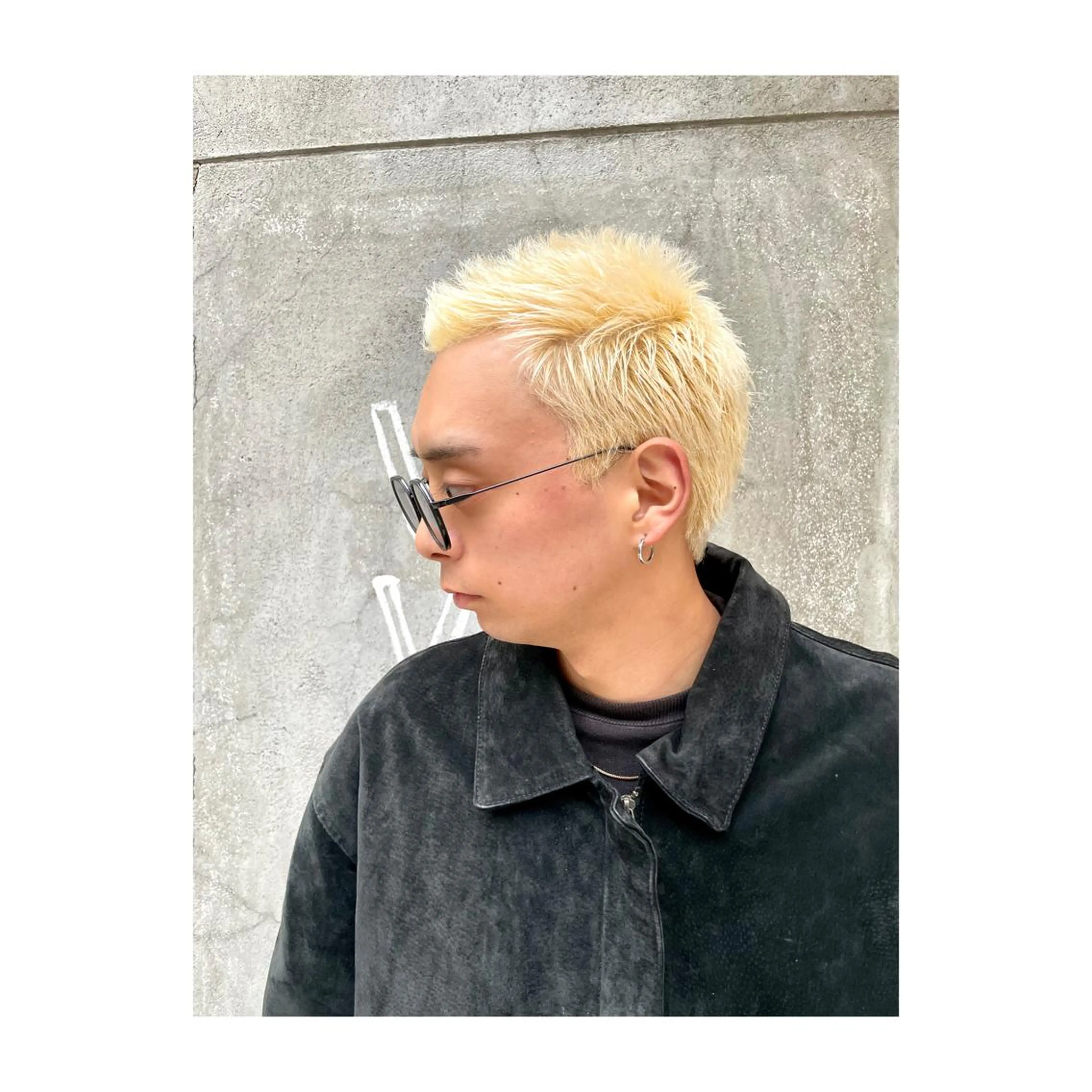 ショート カラー メンズ アイブロウ メンズバレイヤージュ メンズブリーチ メンズハイライト メンズハイトーン メンズインナーカラー 二ヶ月綺麗が続く デザイン/星野六三四のヘアスタイル