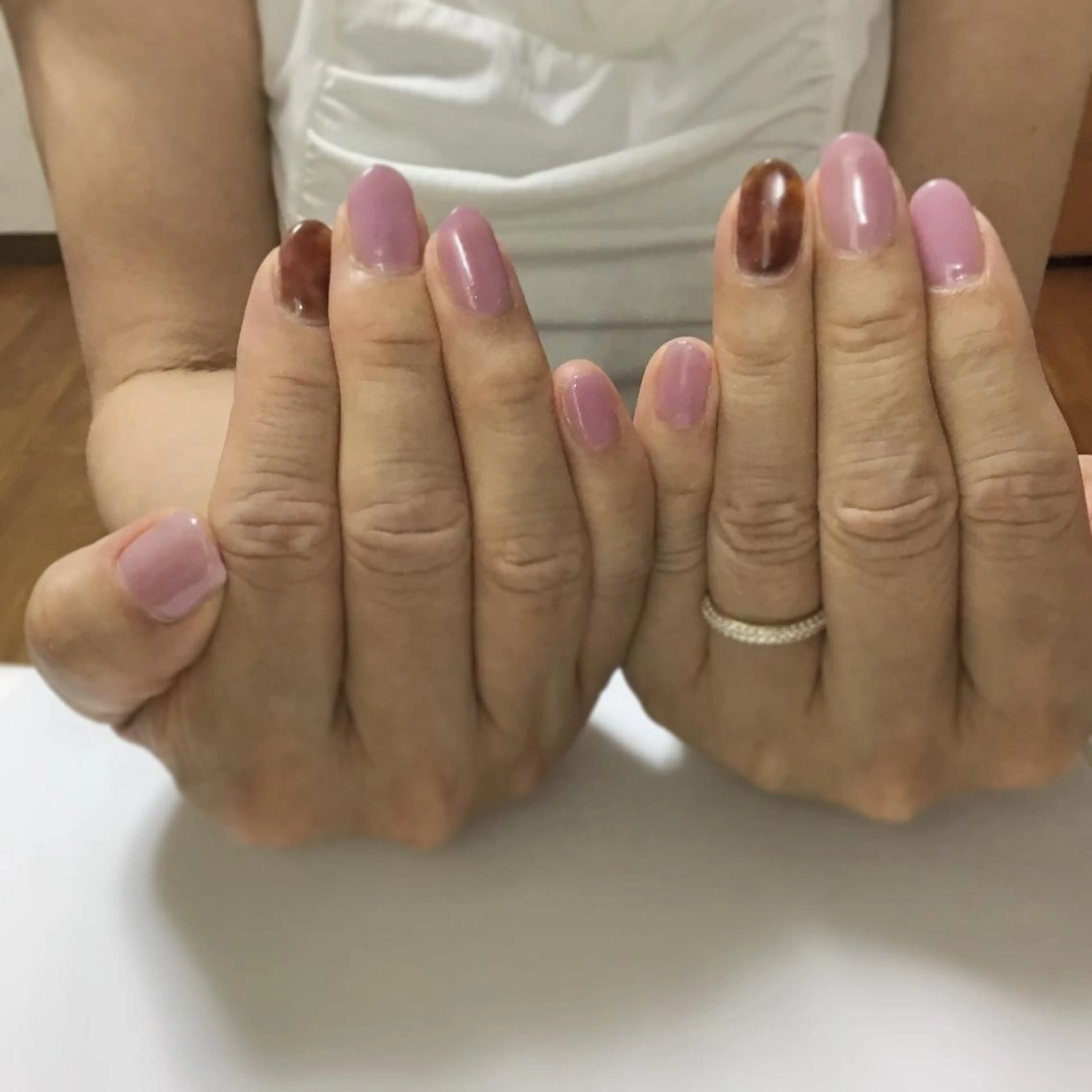 ネイル べっ甲ネイル パープル gui amichanのネイルデザイン