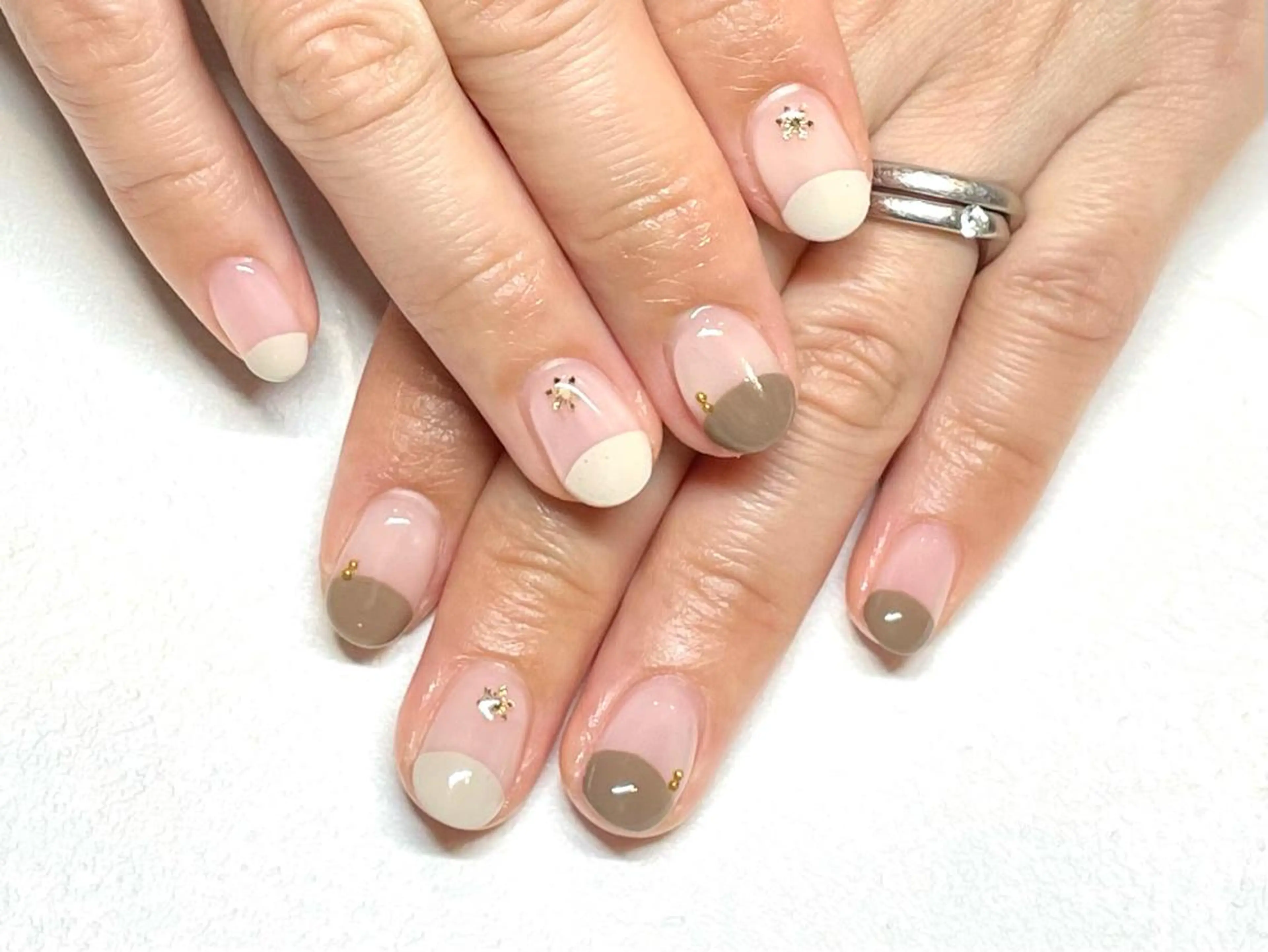 ネイル フレンチネイル ゴールド ささき れいなのネイルデザイン