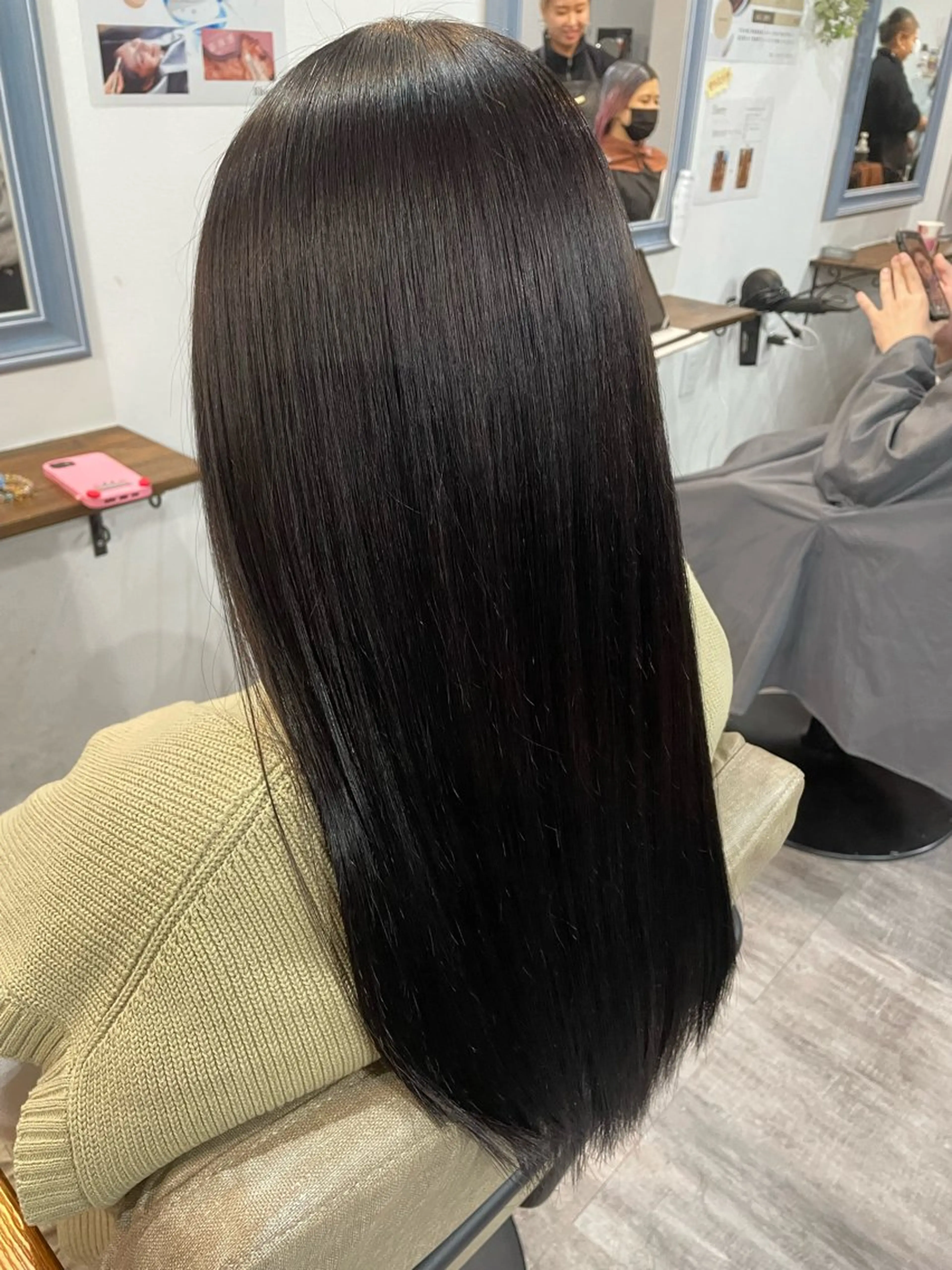 セミロング シンプル 美容室のヘアスタイル