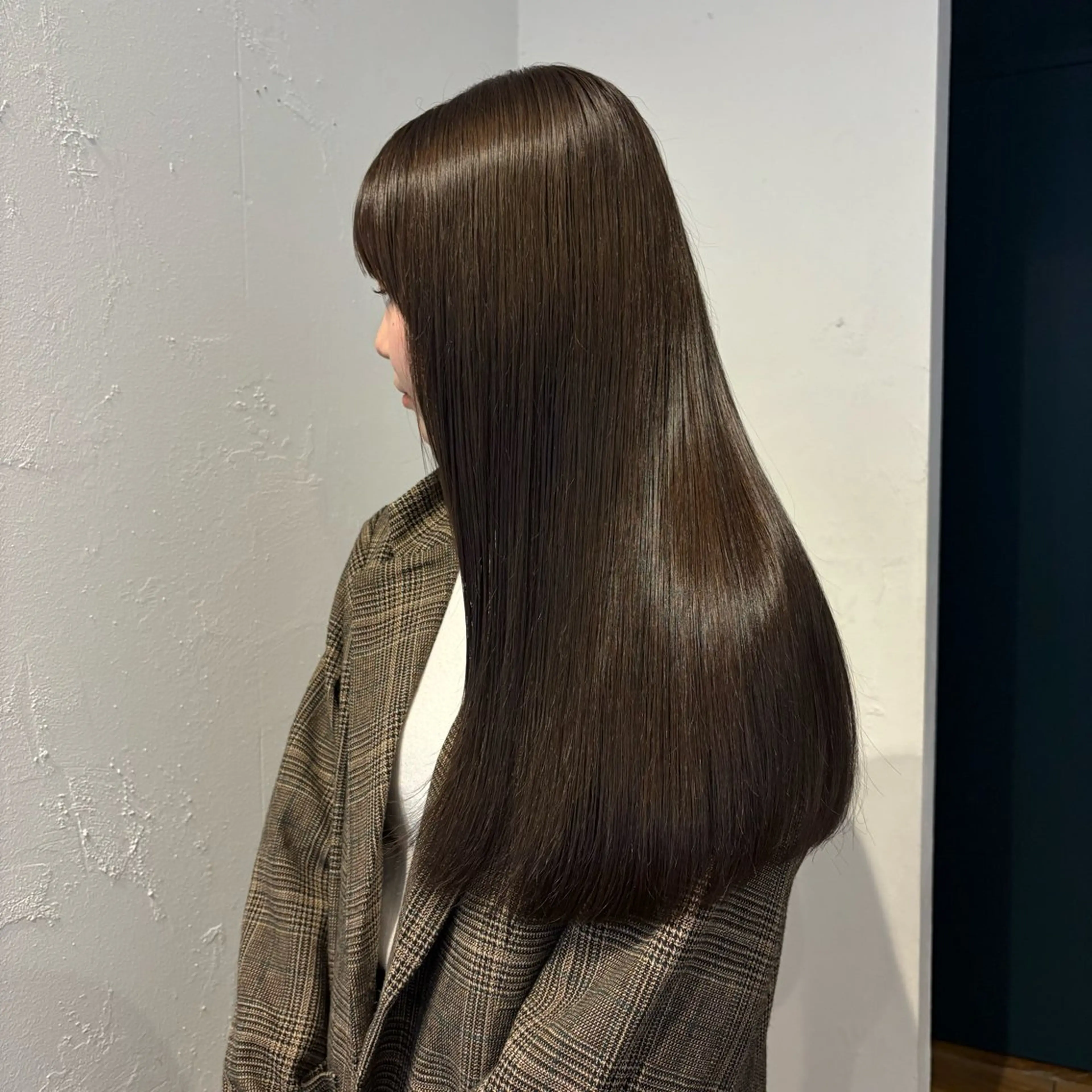 ロング カラー カット ヘアカラー トリートメント mina / 透明感ベージュカラーのヘアスタイル