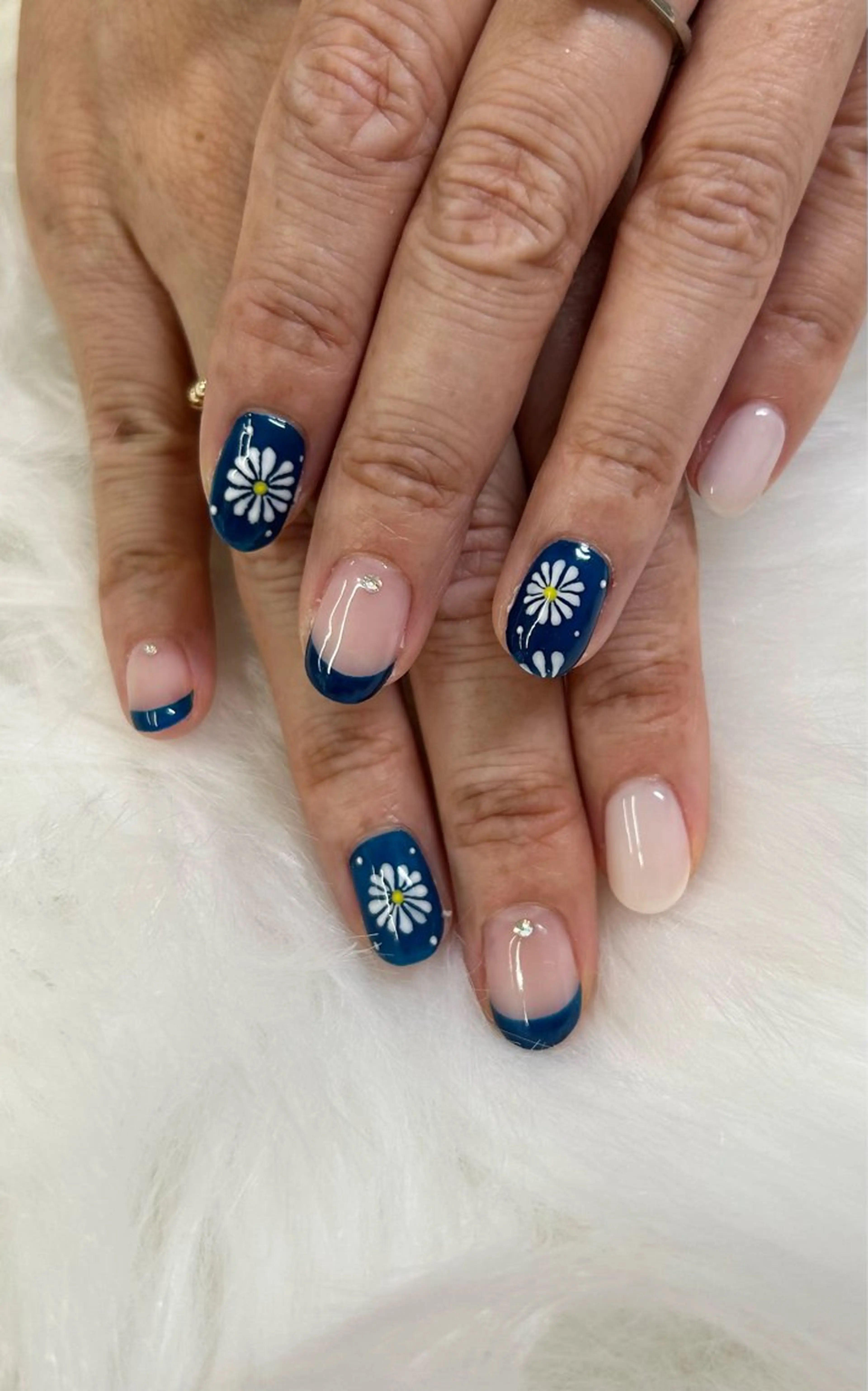 ミディアム Nonche 大阪梅田店のネイルデザイン