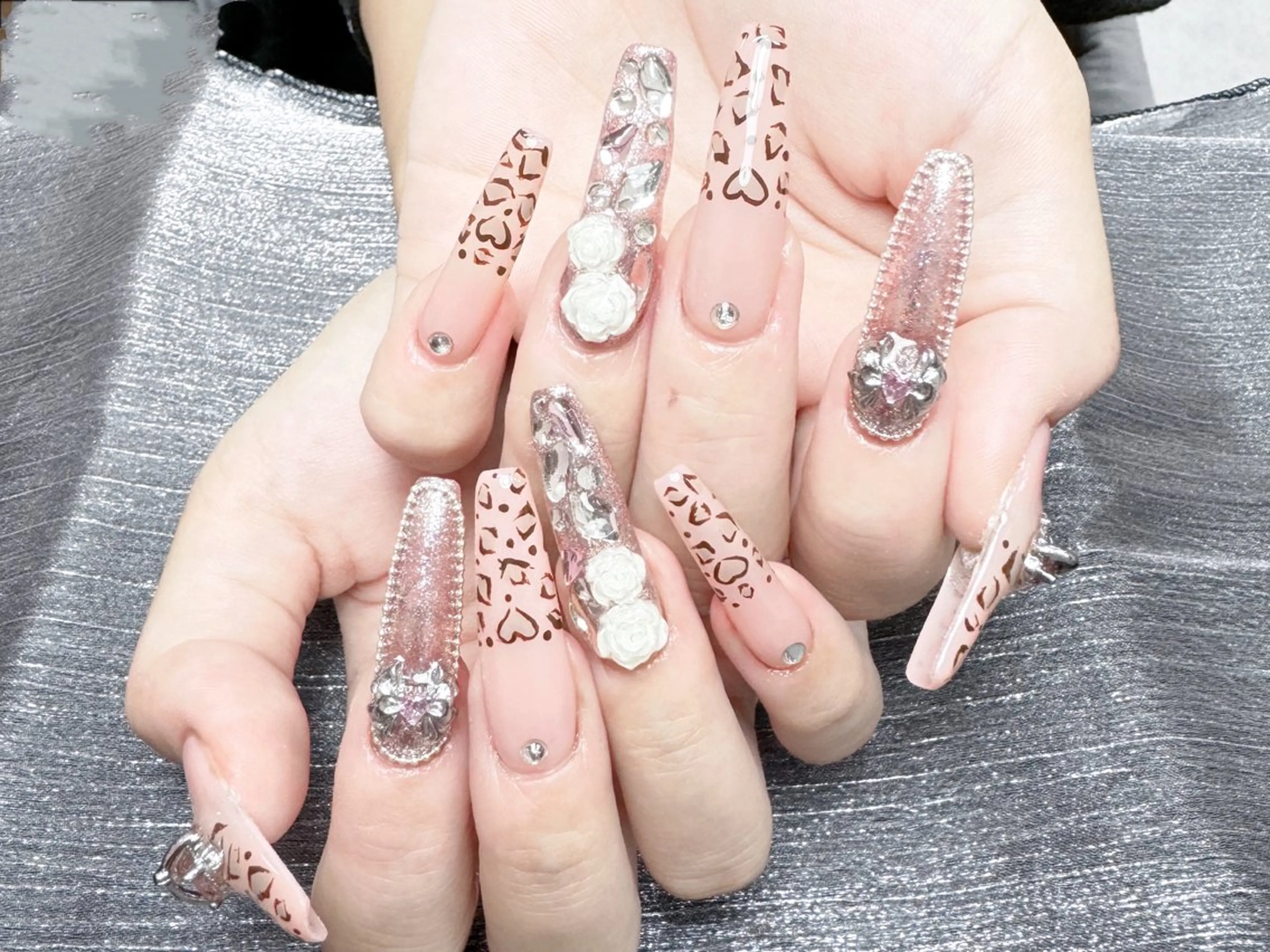 ネイル オーロラネイル チークネイル 長さ出し フットネイル フレンチネイル ハンドネイル ハンドケア NaNa nailのネイルデザイン