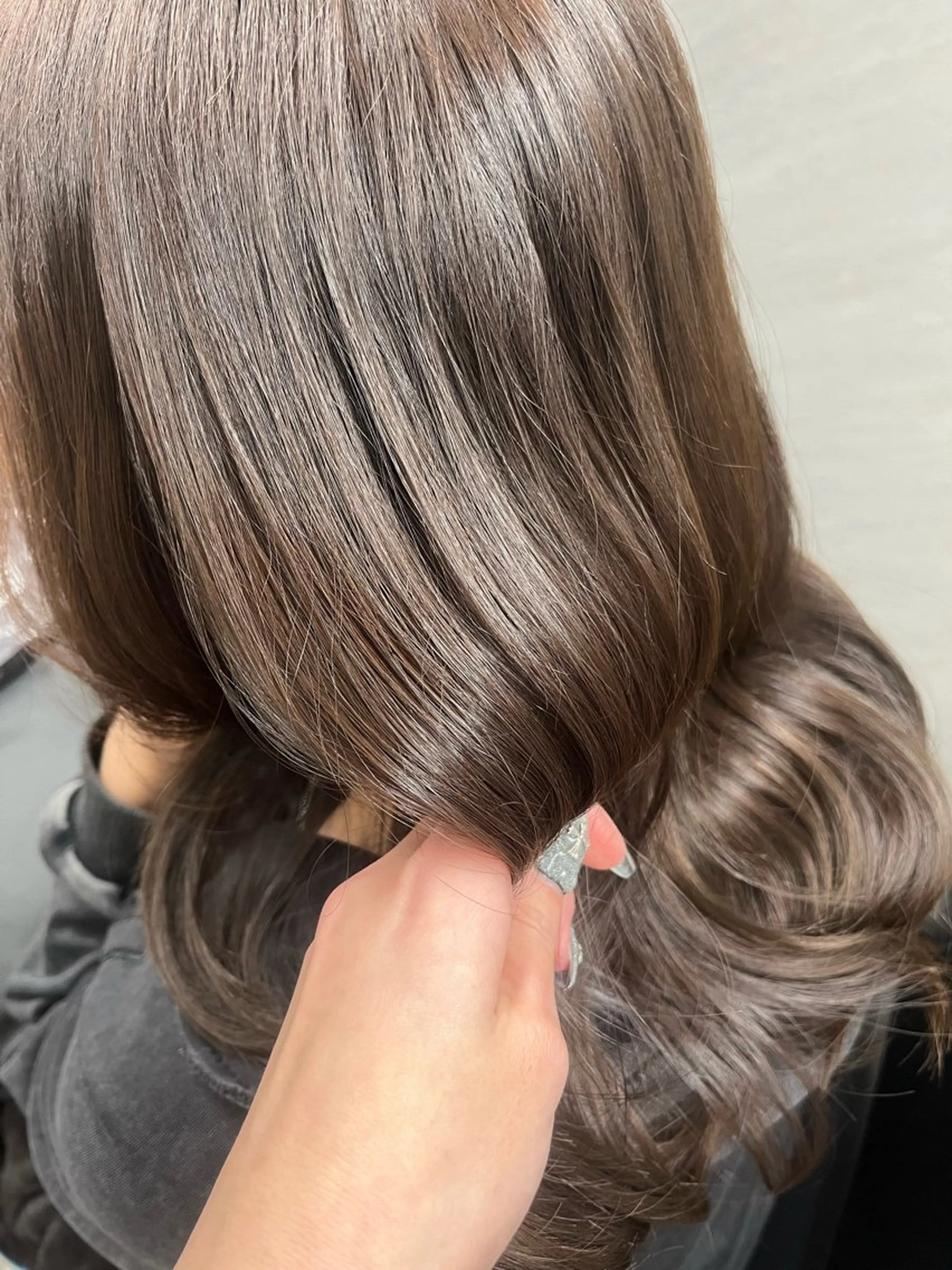 セミロング カラー セミロングパーマ アッシュ アッシュブラウン ブラウンカラー 透明感カラー ヘアカラー トリートメント なんば/個室サロン タナカヒナのヘアスタイル