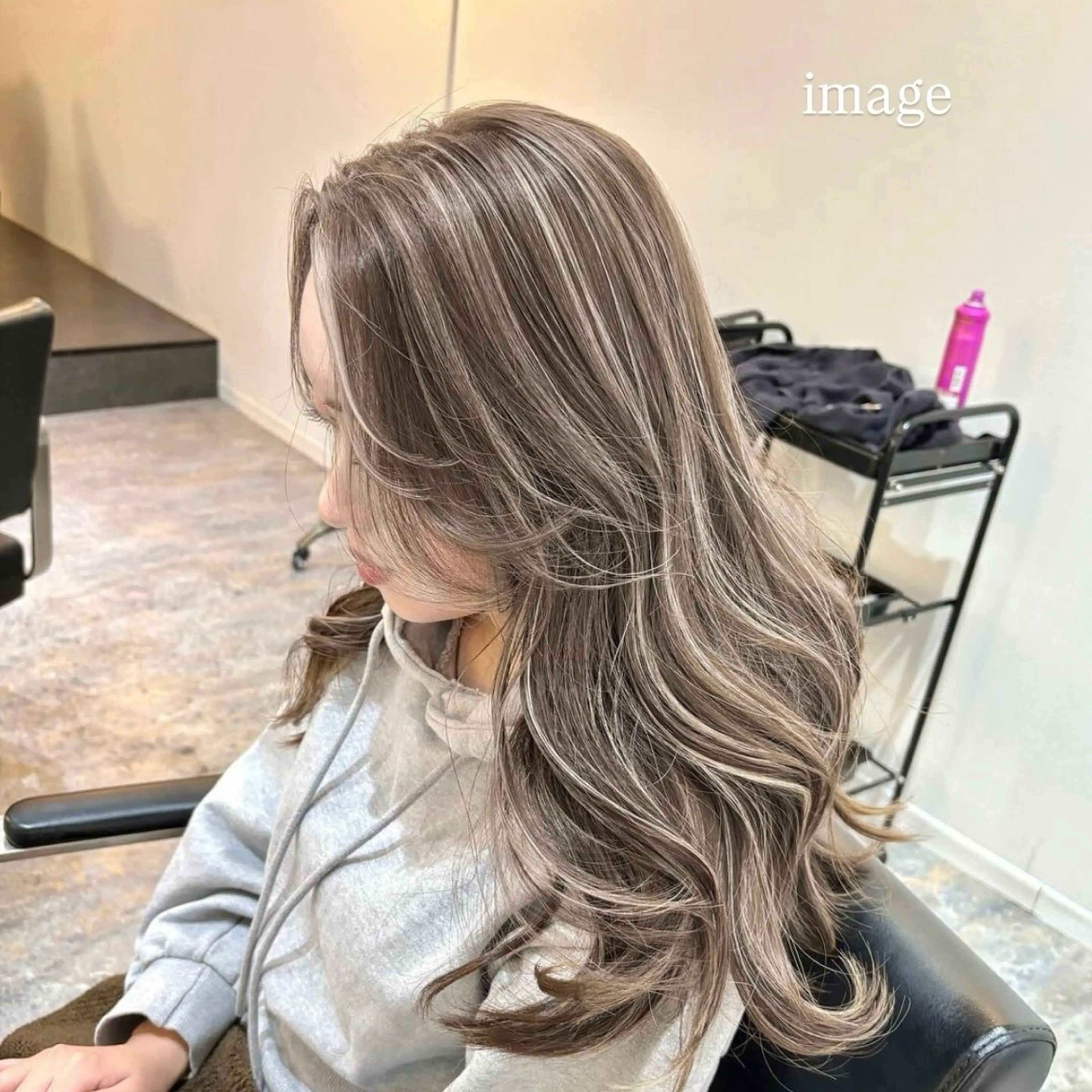 ロング カラー ハイライトカラー ハイライト 萩原 紗妃のヘアスタイル