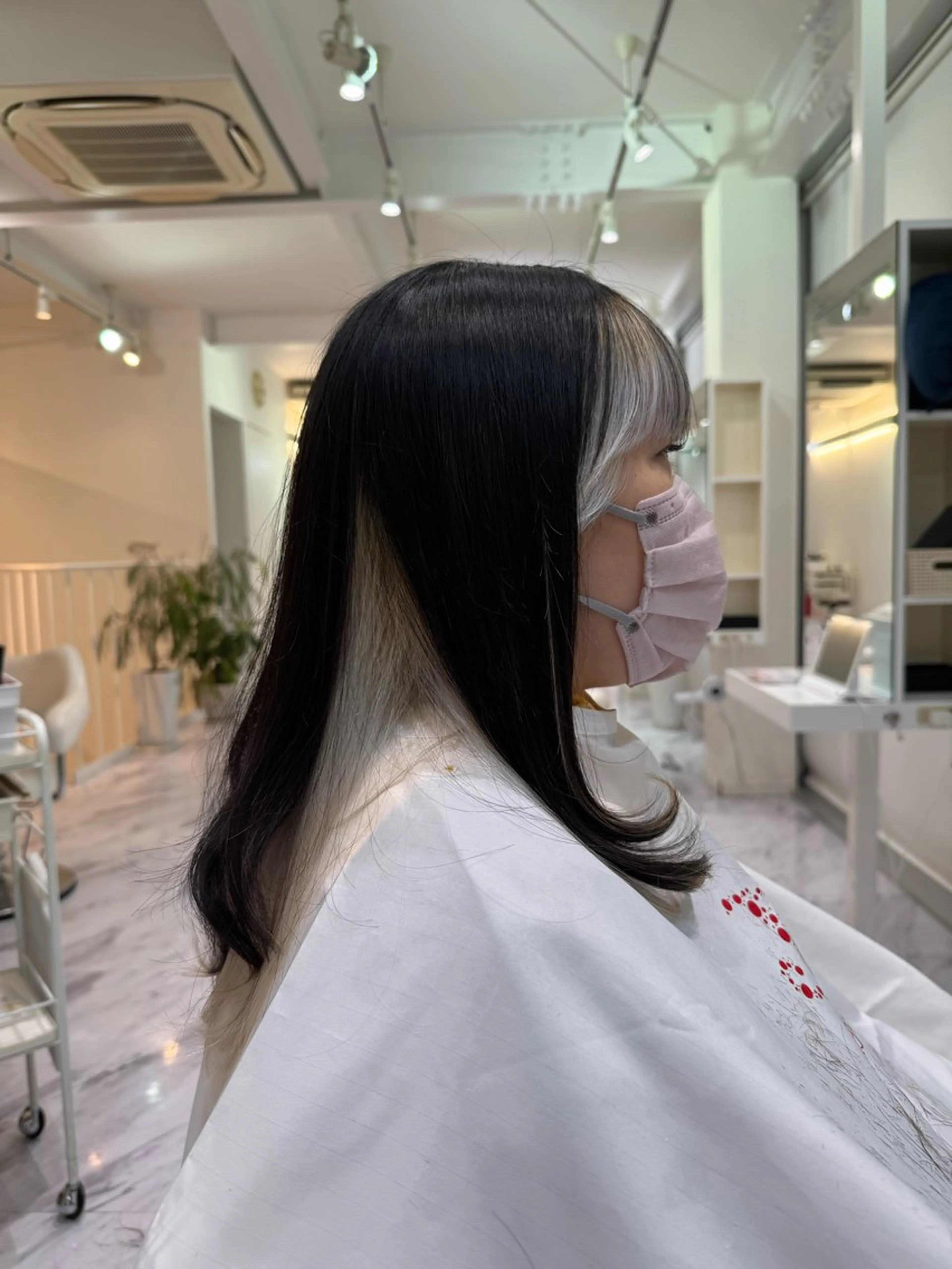 ロング 新美 恵里子のヘアスタイル