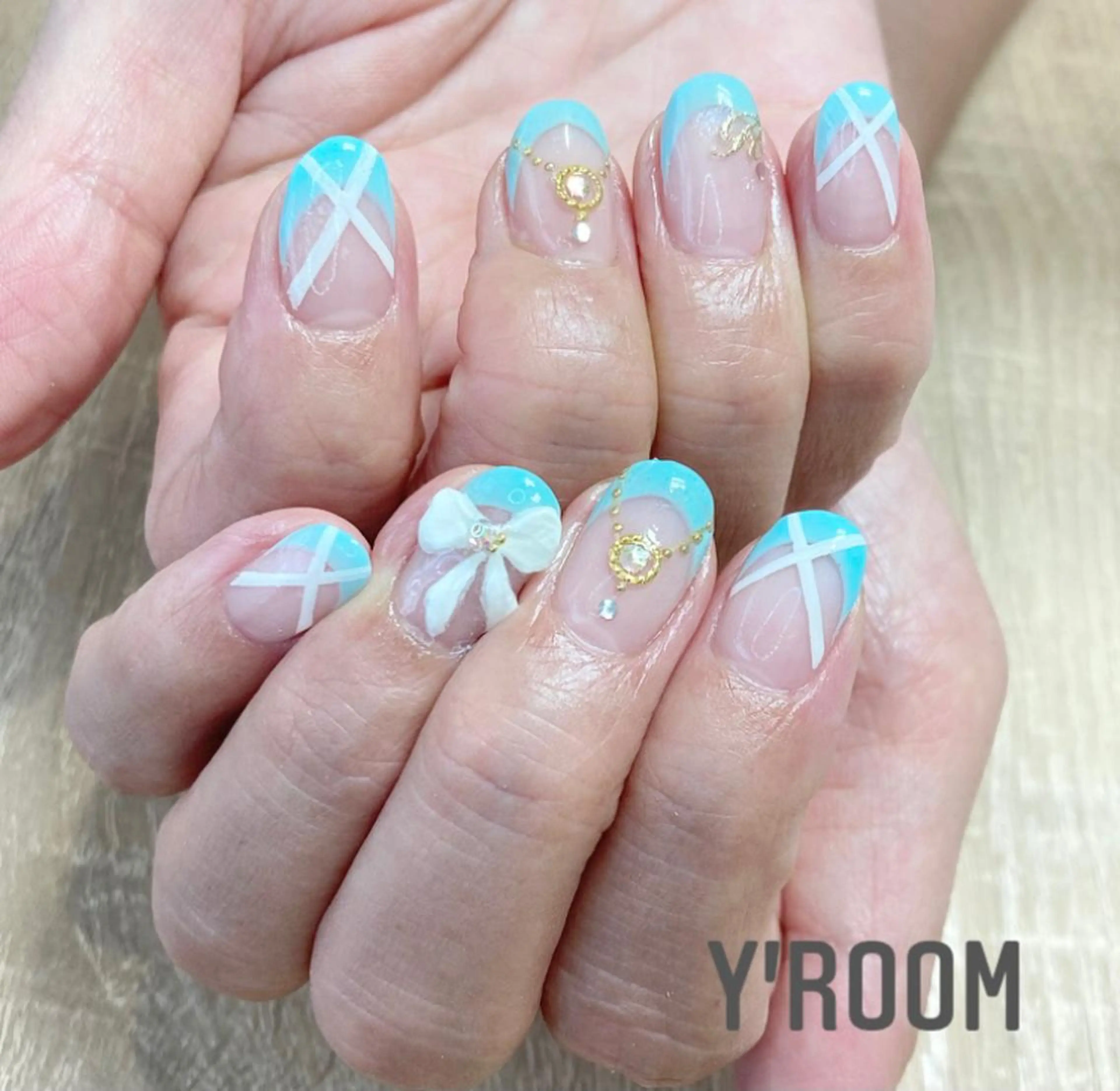 ネイル オーロラネイル フラッシュネイル フットネイル ジェルネイル 氷ネイル・うるうるネイル ハンドネイル YUKA (ネイリスト)のネイルデザイン