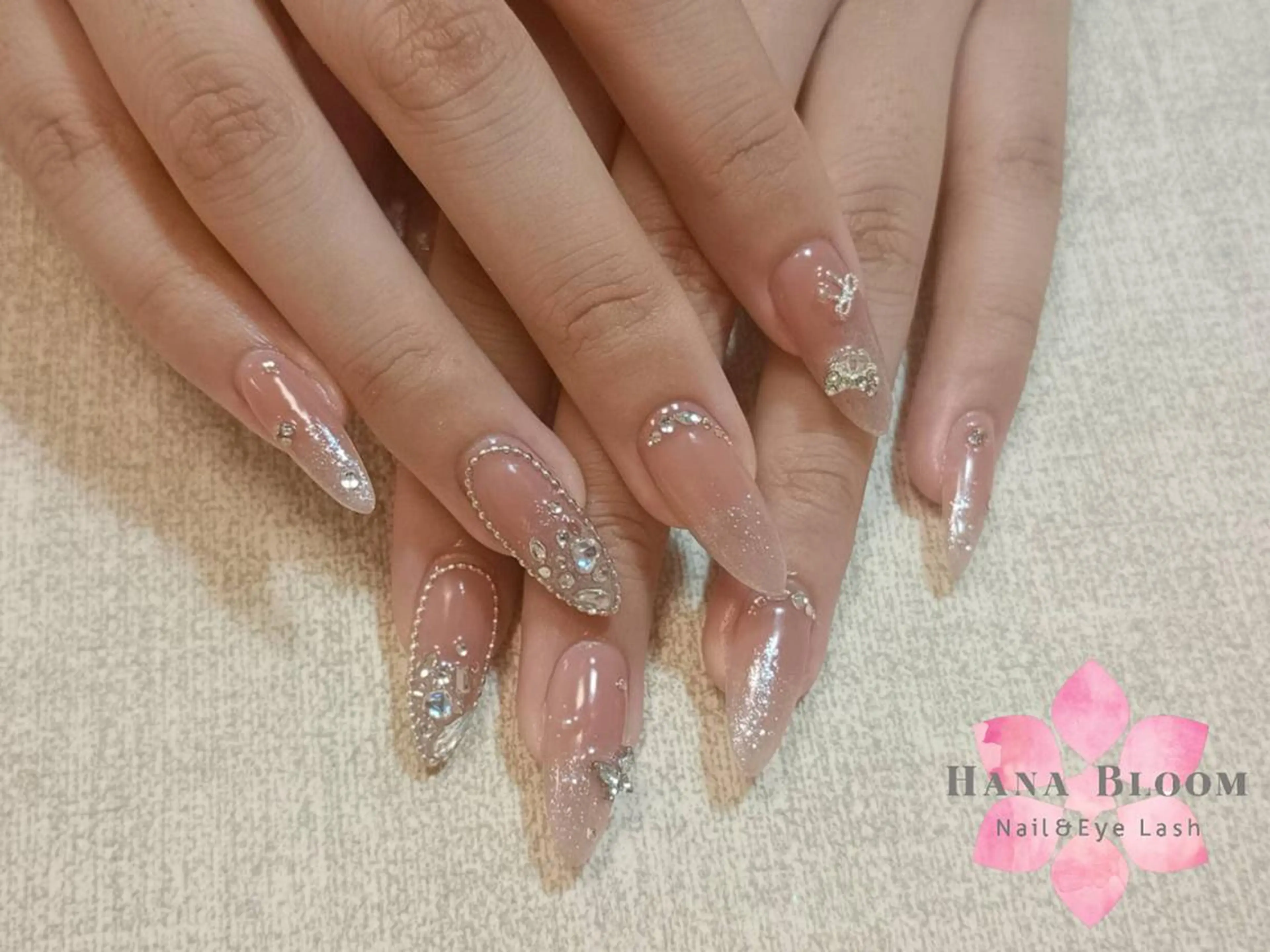 ネイル ガーリー 韓国ネイル ロングネイル 持ち込み リボン ハンドネイル ハンドケア Hana Bloom Nail Salonのネイルデザイン