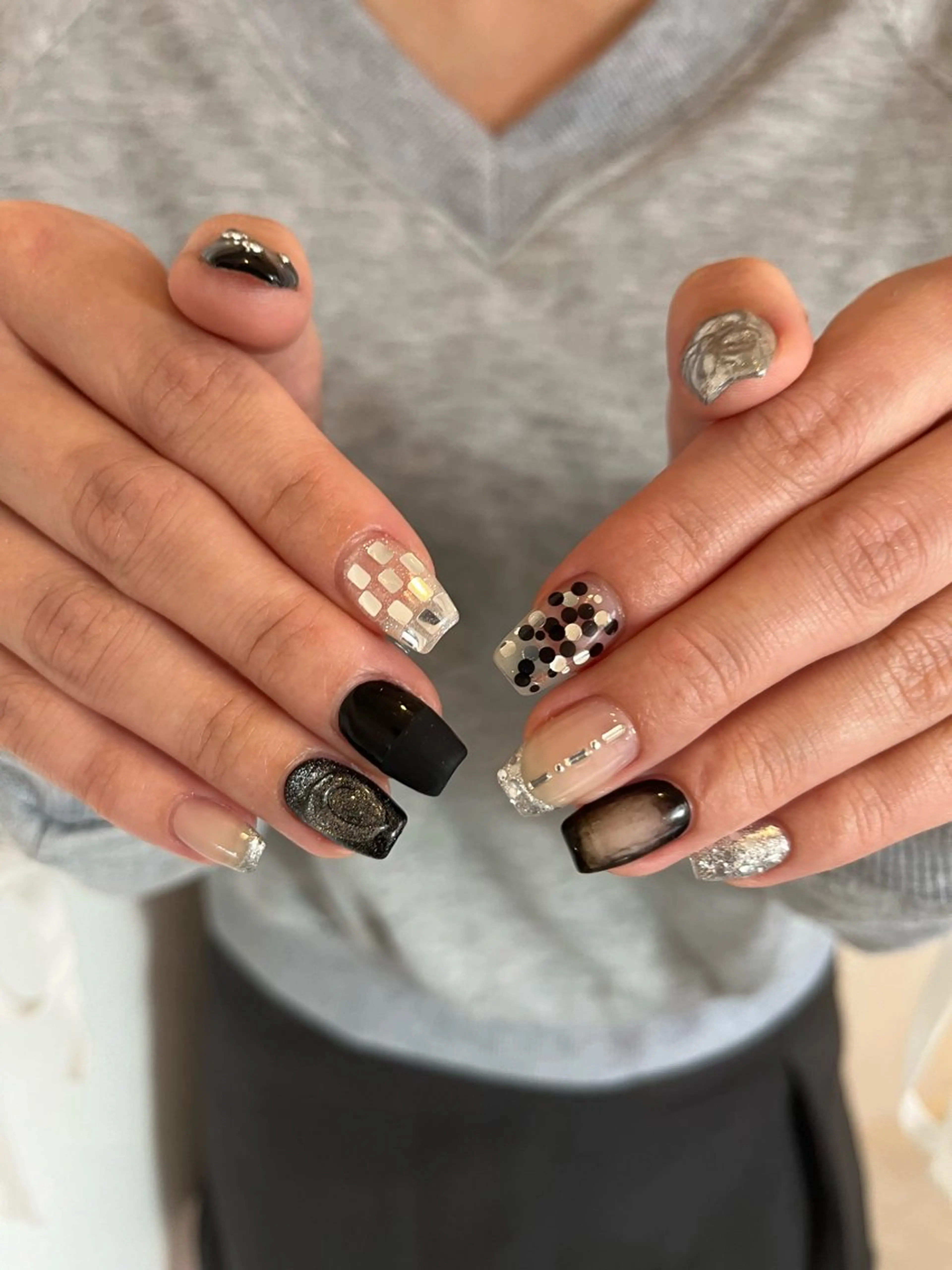 ネイル ホログラムネイル マグネットネイル ミラーネイル 持ち込み ニュアンスネイル luster shihoのネイルデザイン